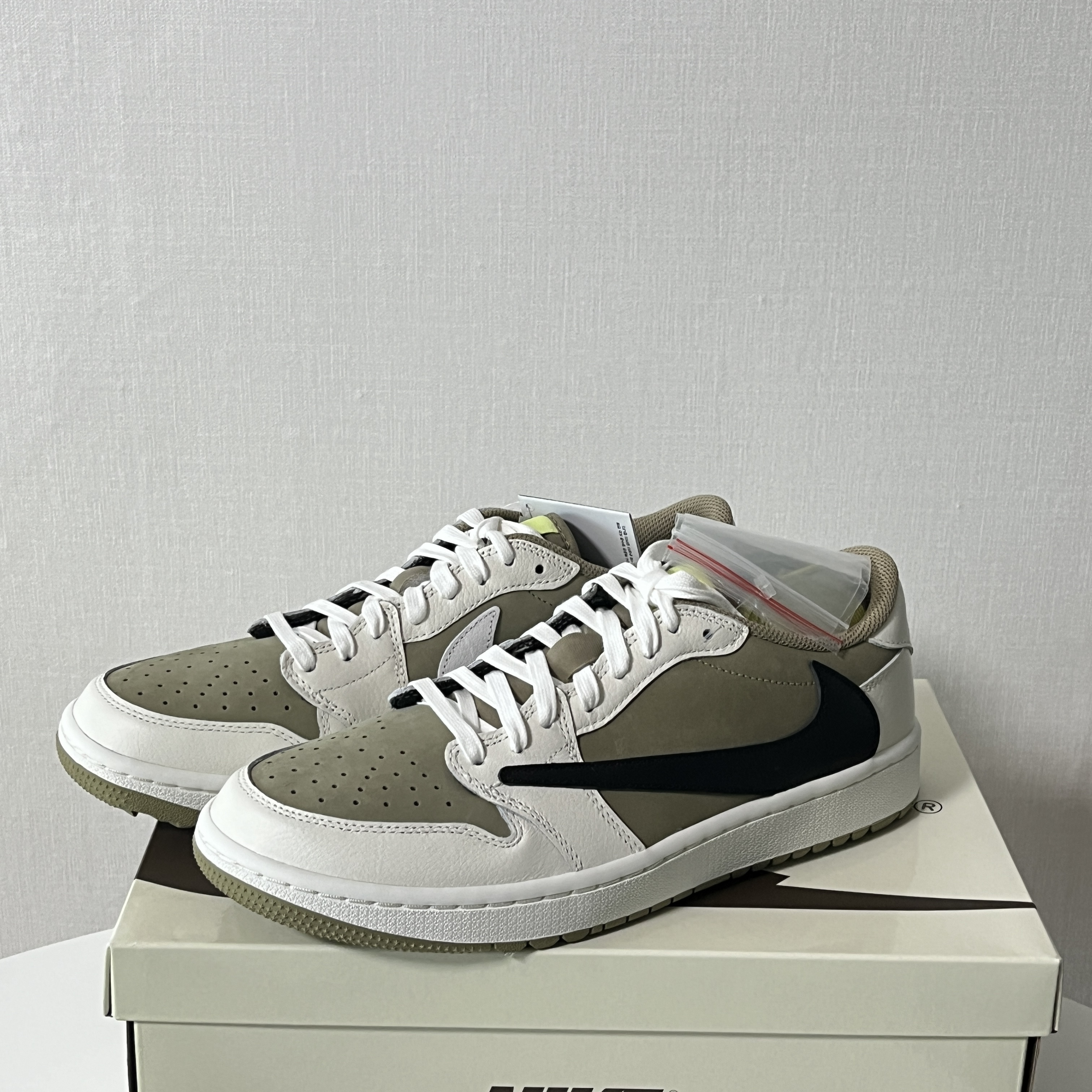 Jordan 1 x Travis Scott Retro Low Golf NRG Neutral Olive 착용 스타일