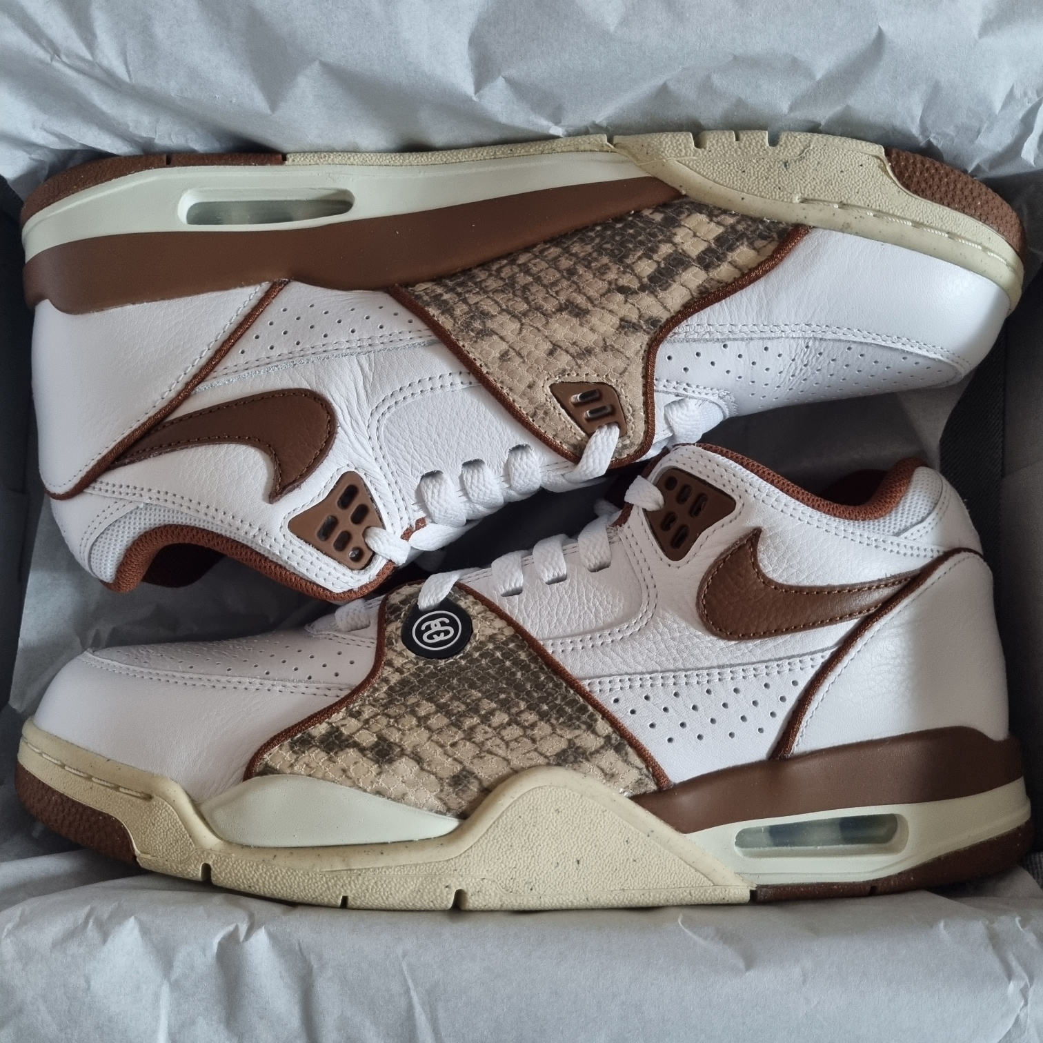 Nike x Stussy Air Flight 89 Low White and Pecan 착용 스타일 - 1