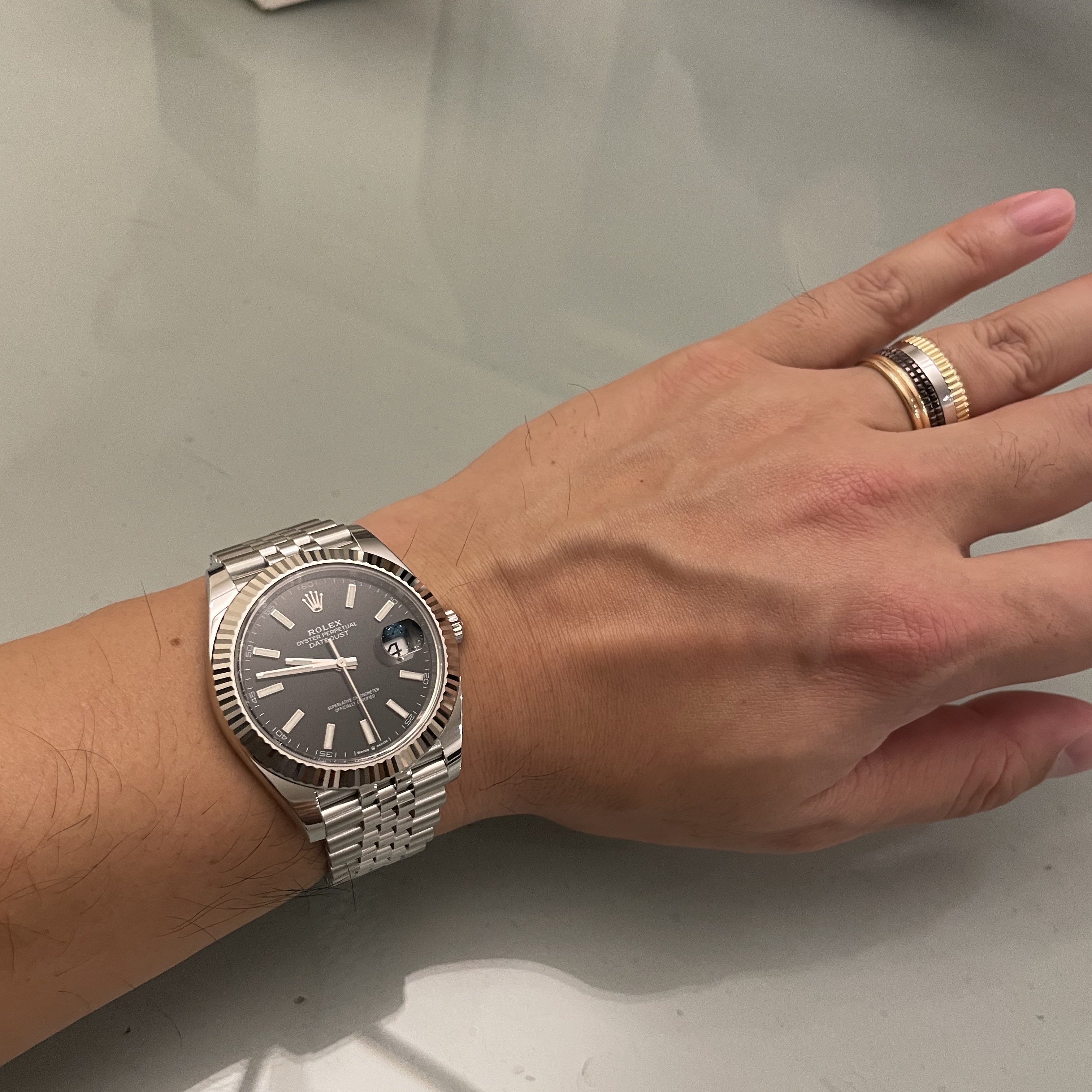 Rolex Datejust 41mm 126334 Bright Black Jubilee 착용 스타일 - 2