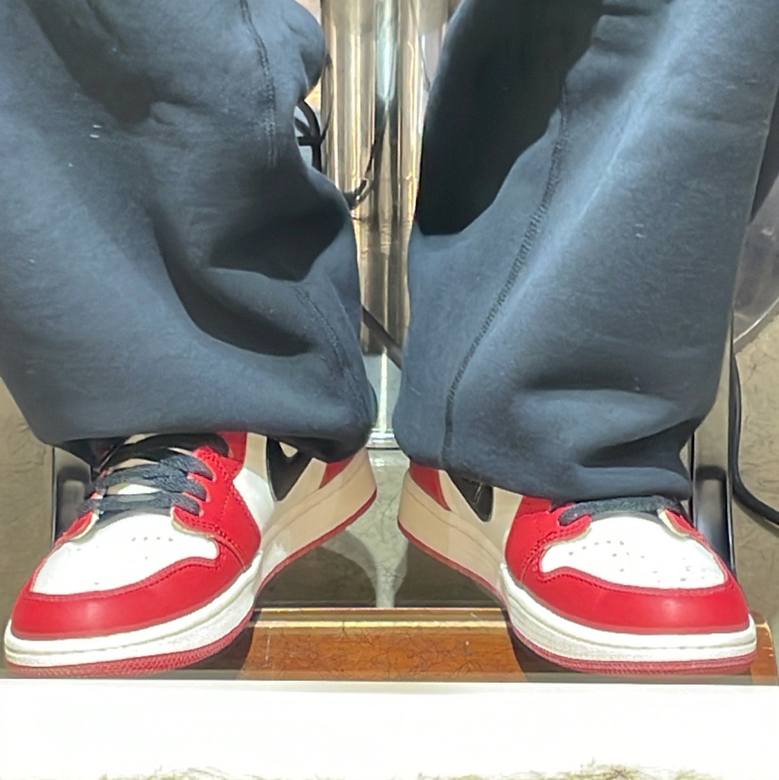 Jordan 1 Retro High OG Chicago 2022, Nike x Stussy NRG Washed Fleece Pants Black (DO5296-010) 착용 스타일 - 2