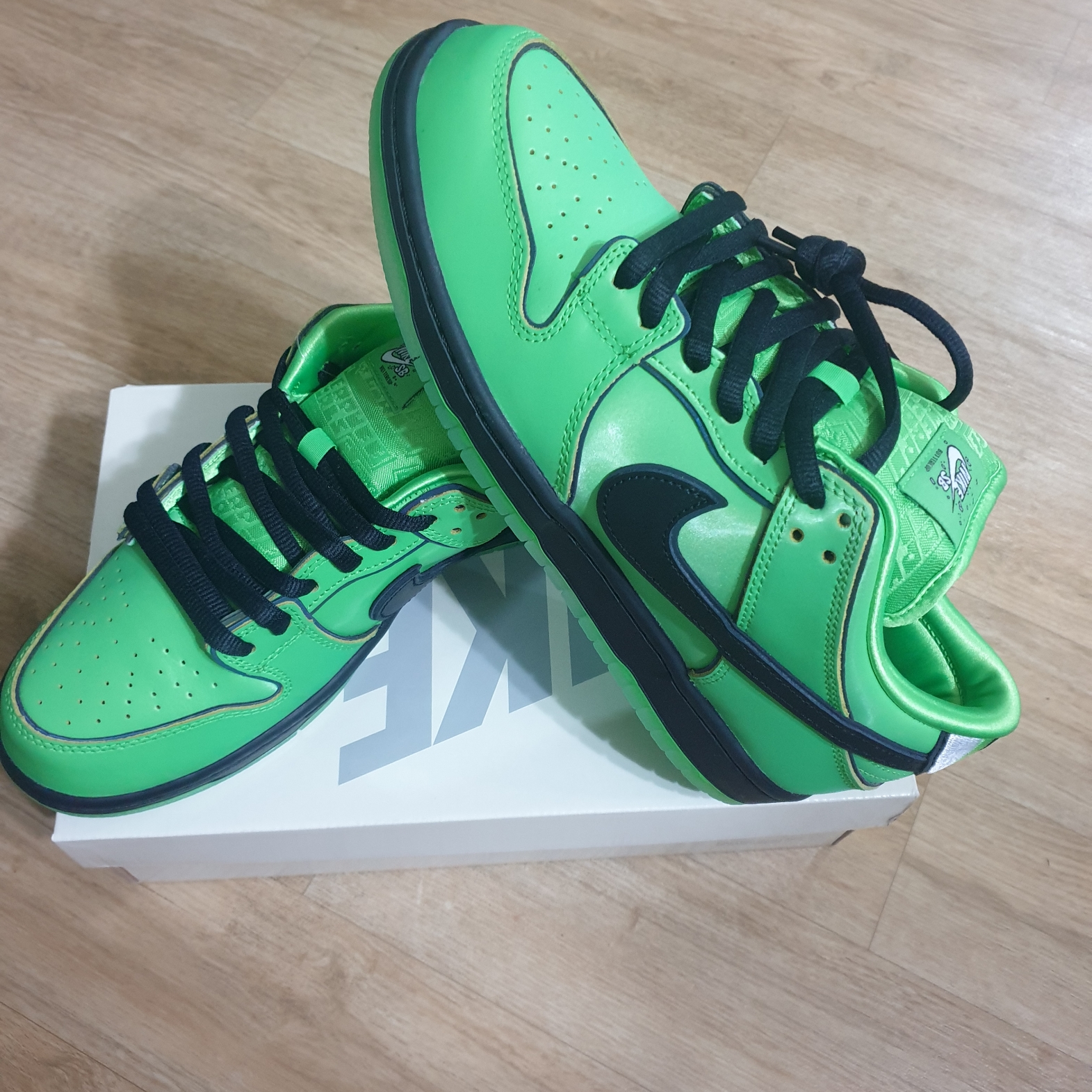 Nike x The Powerpuff Girls SB Dunk Low Pro QS Buttercup 착용 스타일 - 2