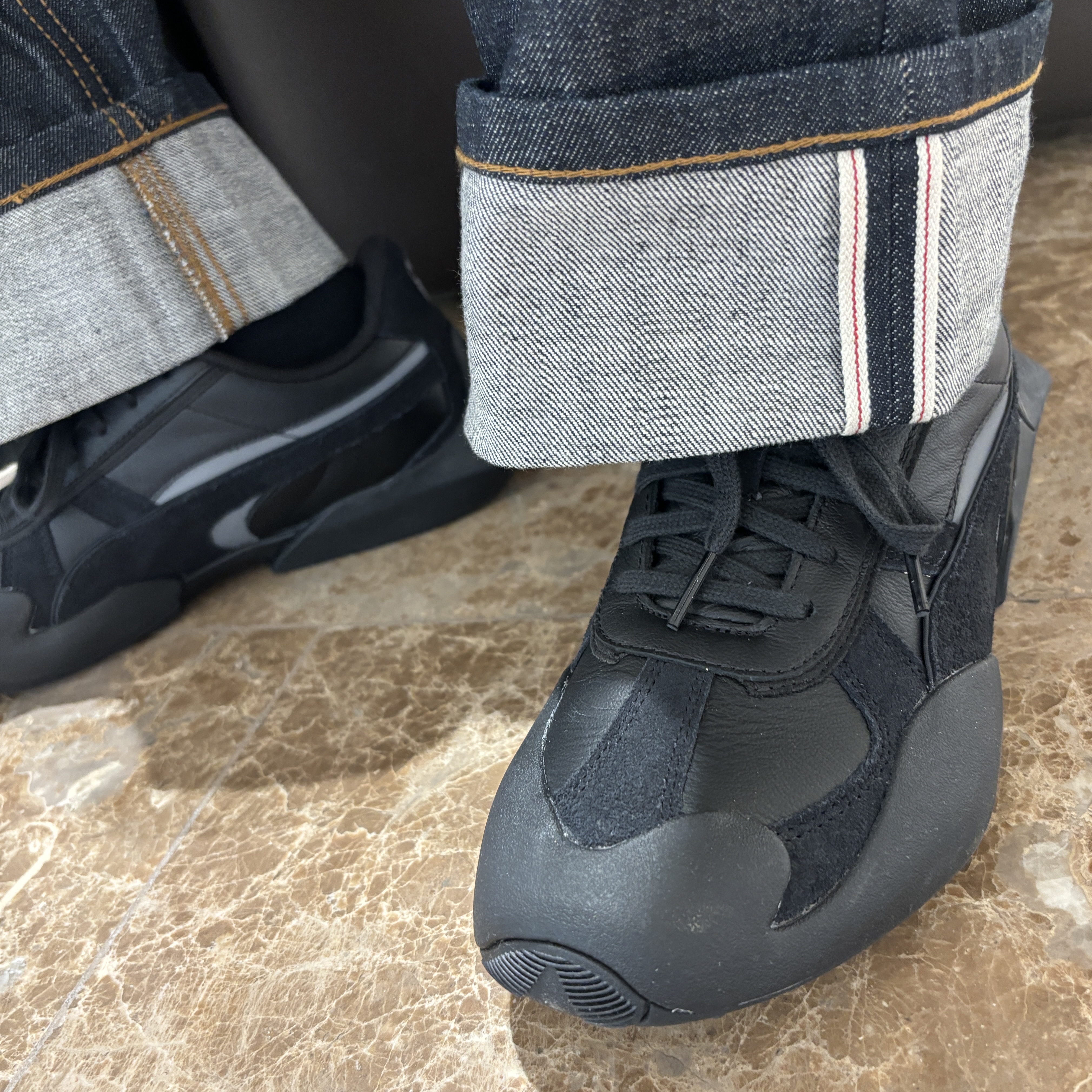 Puma Vaderon Black, Nike Heritage 86 Futura Washed Cap Black White 착용 스타일 - 3