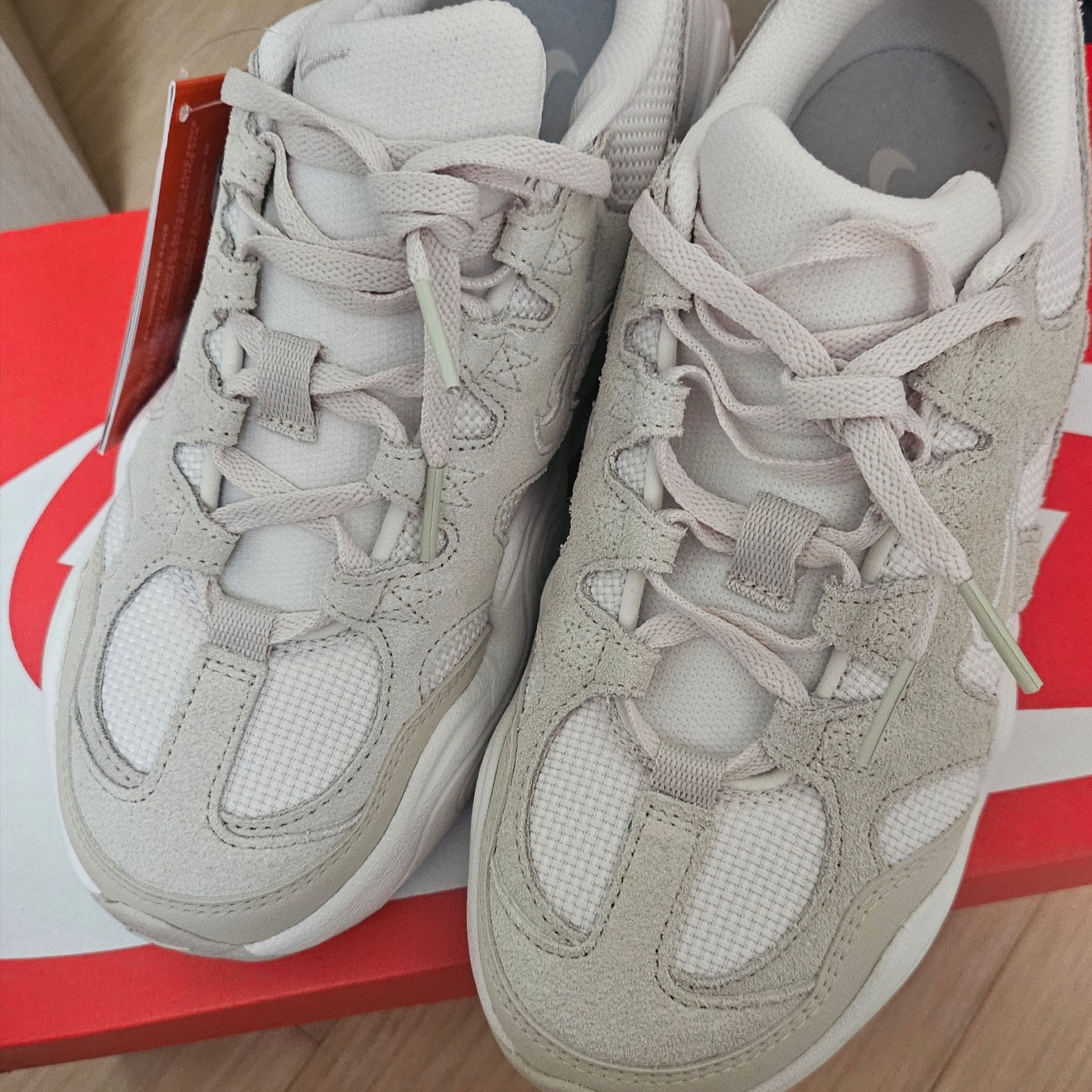 (W) Nike Tech Hera Phantom Light Orewood Brown 착용 스타일