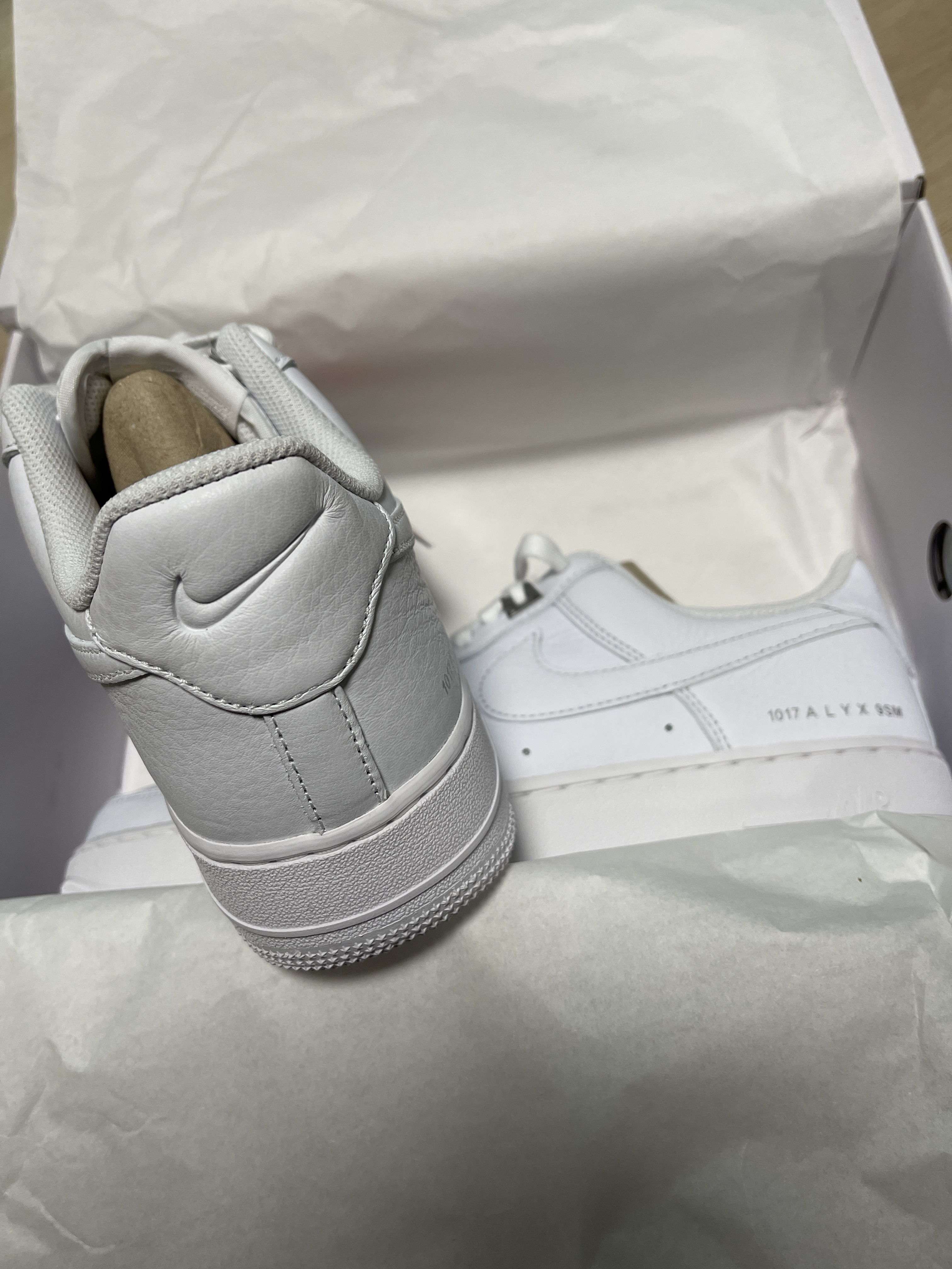 Nike x 1017 Alyx 9SM Air Force 1 Low SP White 착용 스타일 - 3