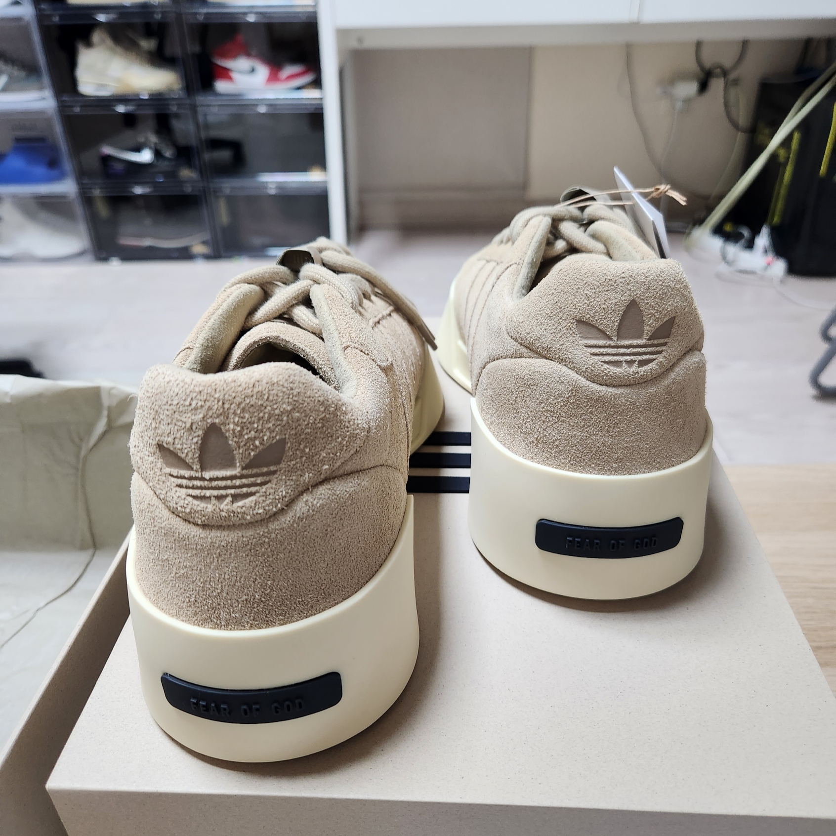 Adidas x Fear of God Athletics 86 Low Clay 착용 스타일 - 4