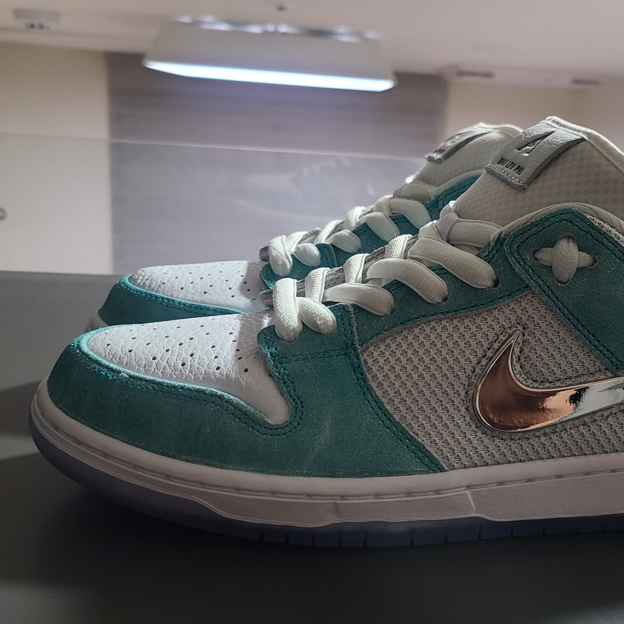 Nike x April Skateboards SB Dunk Low Pro QS Racer Blue Metallic Silver 착용 스타일
