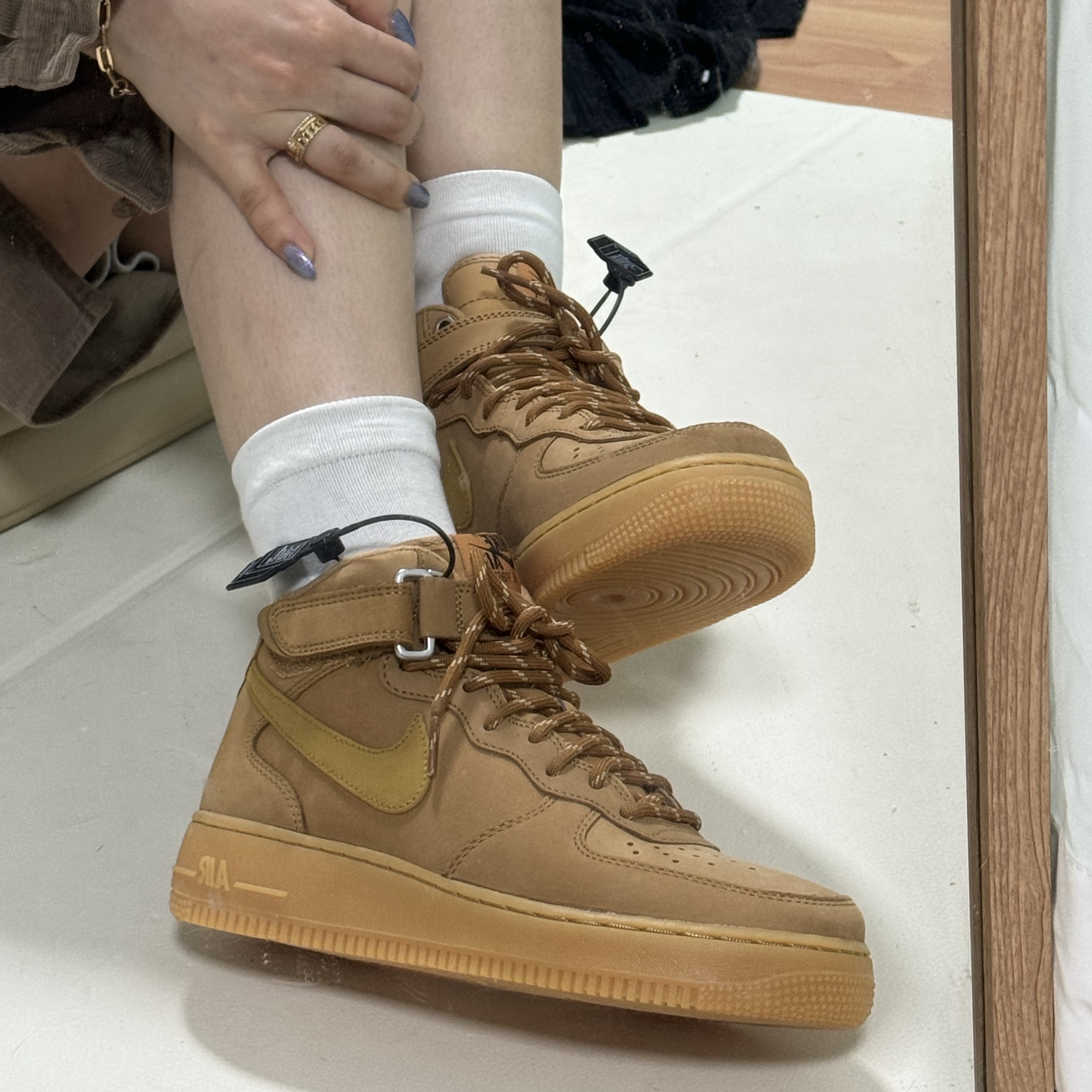Nike Air Force 1 Mid '07 WB Flax 착용 스타일 - 1