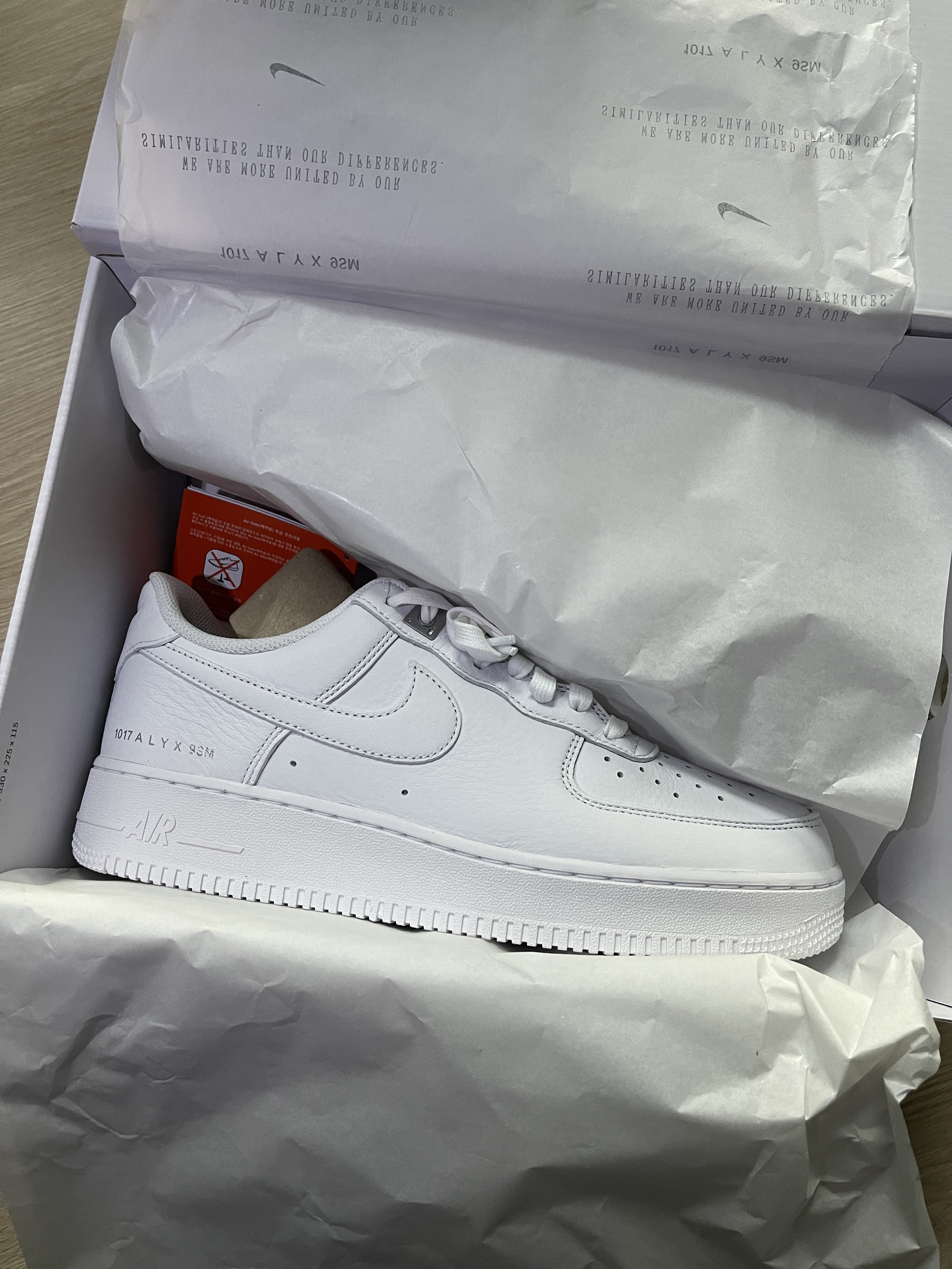 Nike x 1017 Alyx 9SM Air Force 1 Low SP White 착용 스타일 - 2
