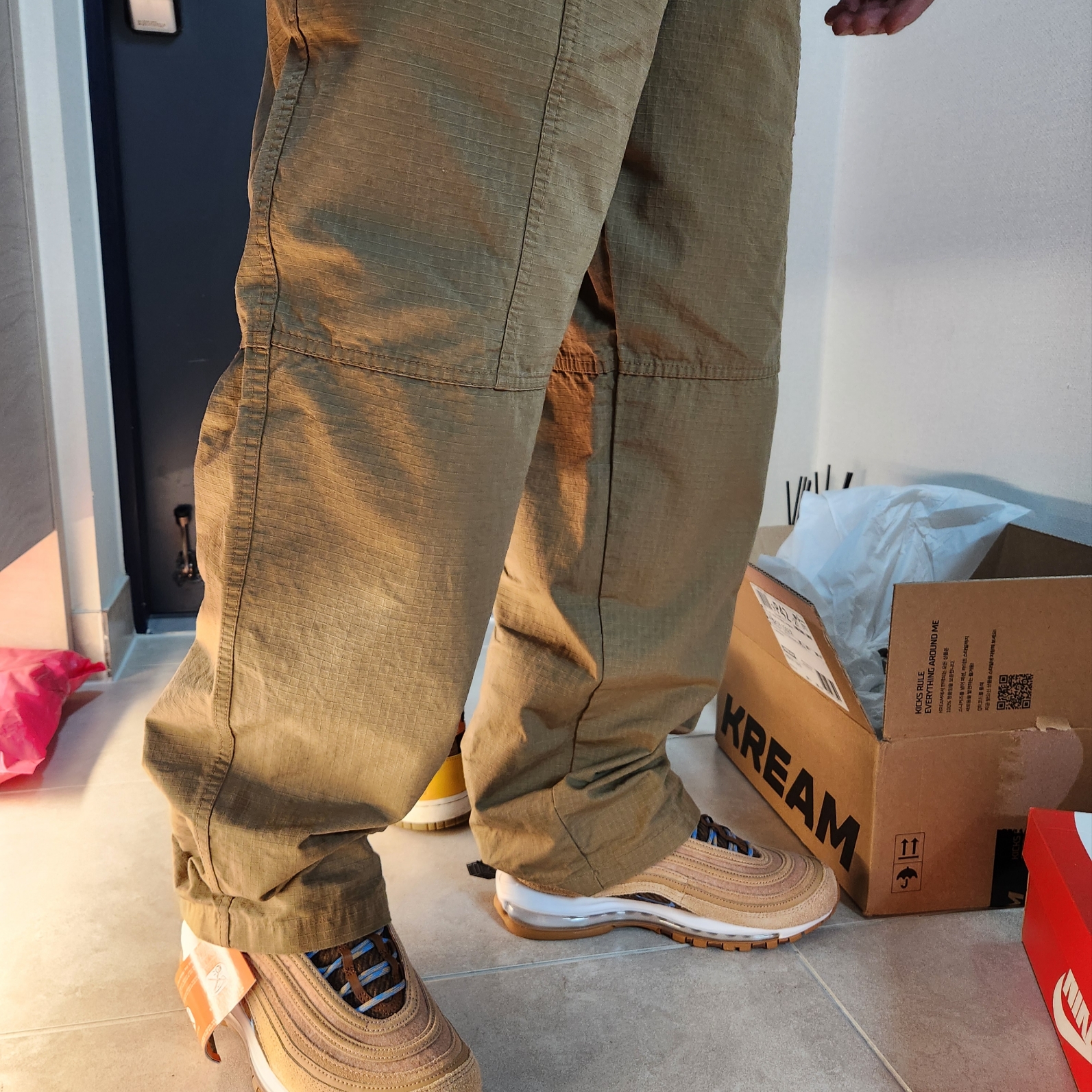 Nike Air Max 97 SE Praline Desert Ochre 착용 스타일 - 1