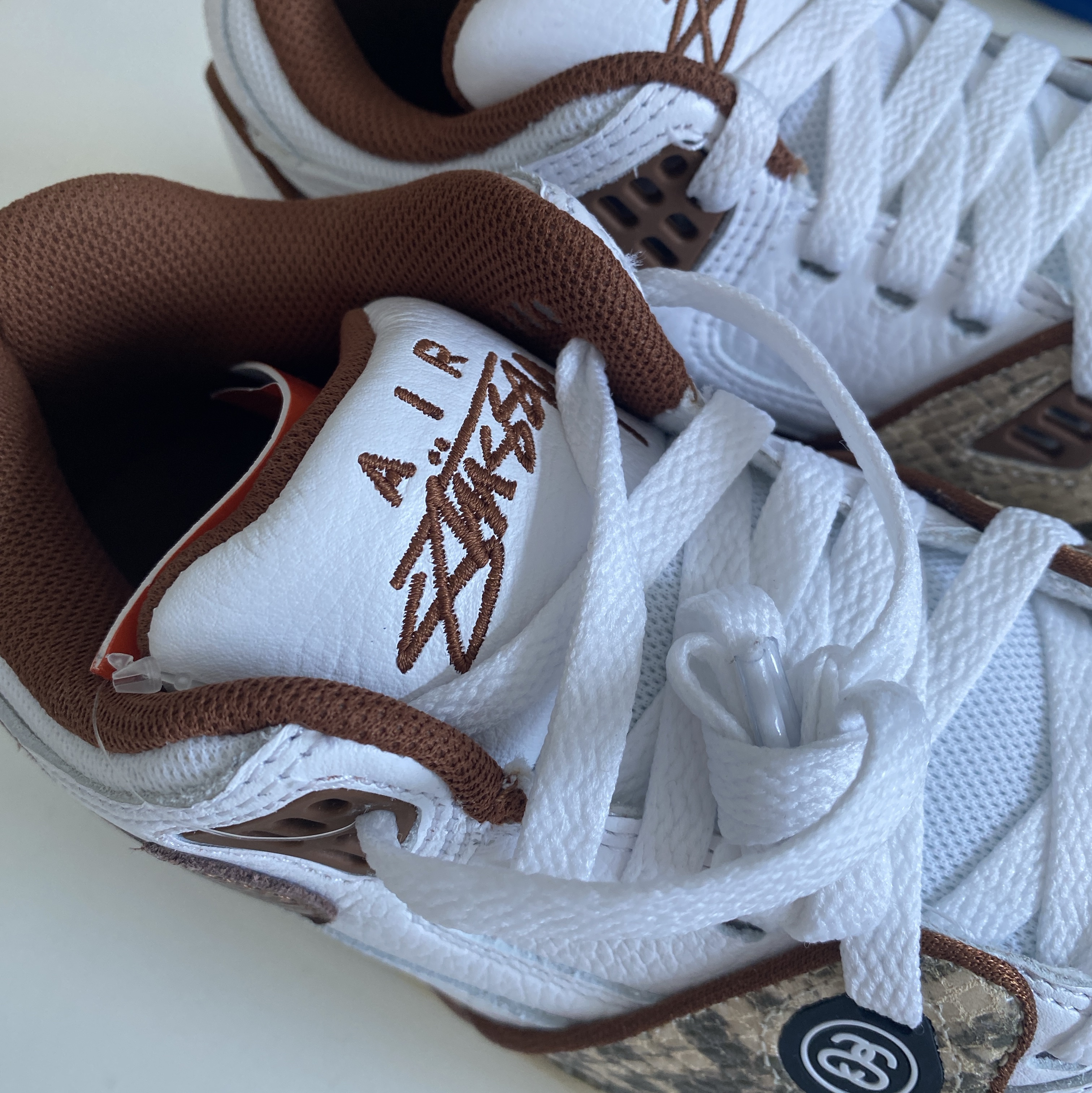 Nike x Stussy Air Flight 89 Low White and Pecan 착용 스타일 - 2