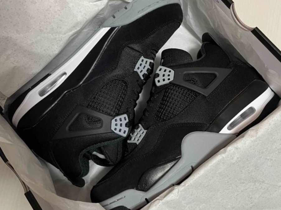Jordan 4 Retro SE Black and Light Steel 착용 스타일