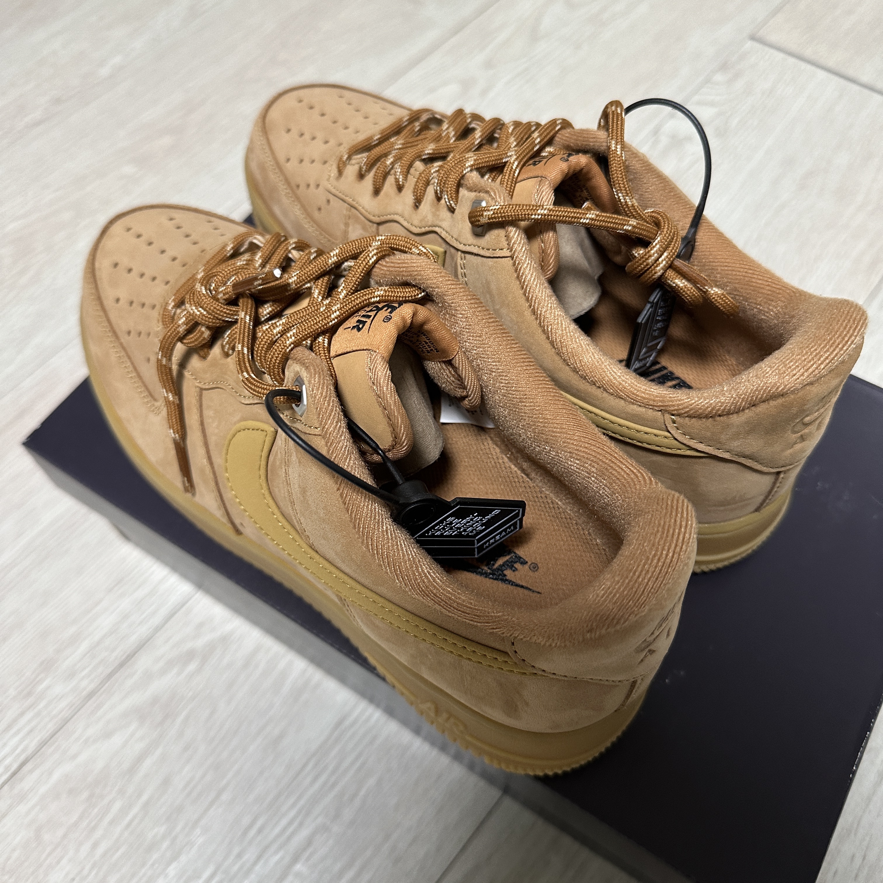 Nike Air Force 1 '07 WB Flax 착용 스타일