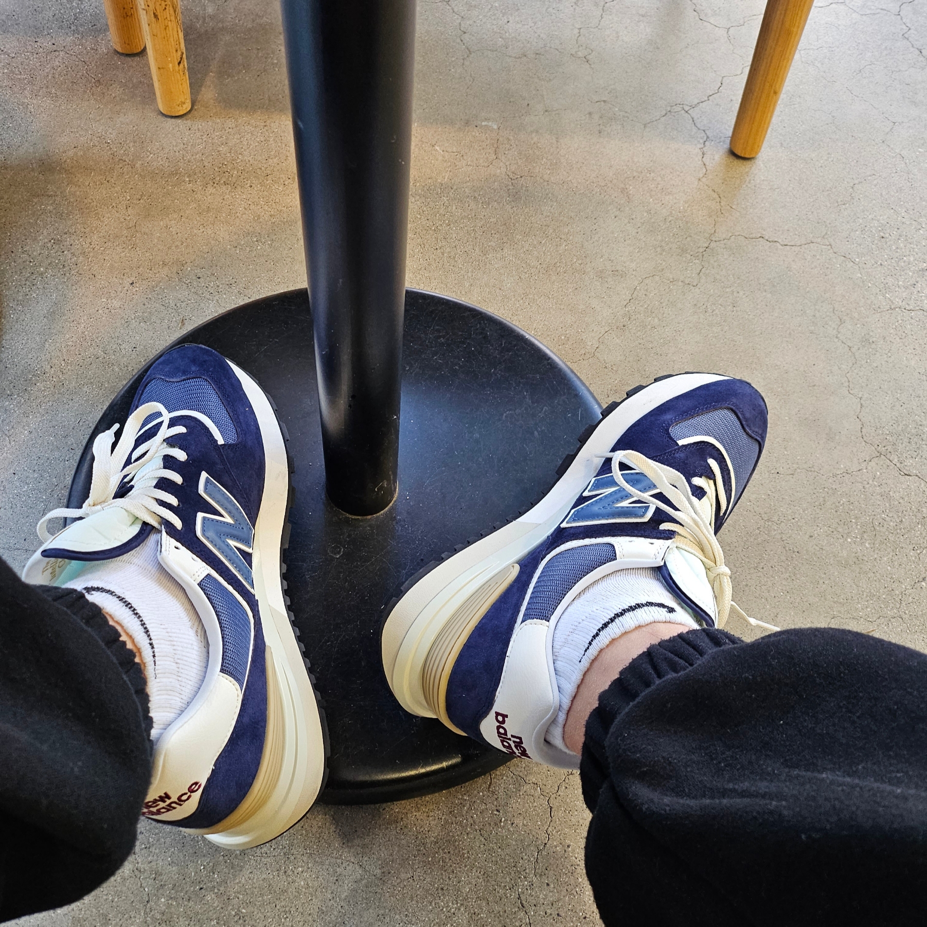 New Balance 574 Legacy Navy 착용 스타일