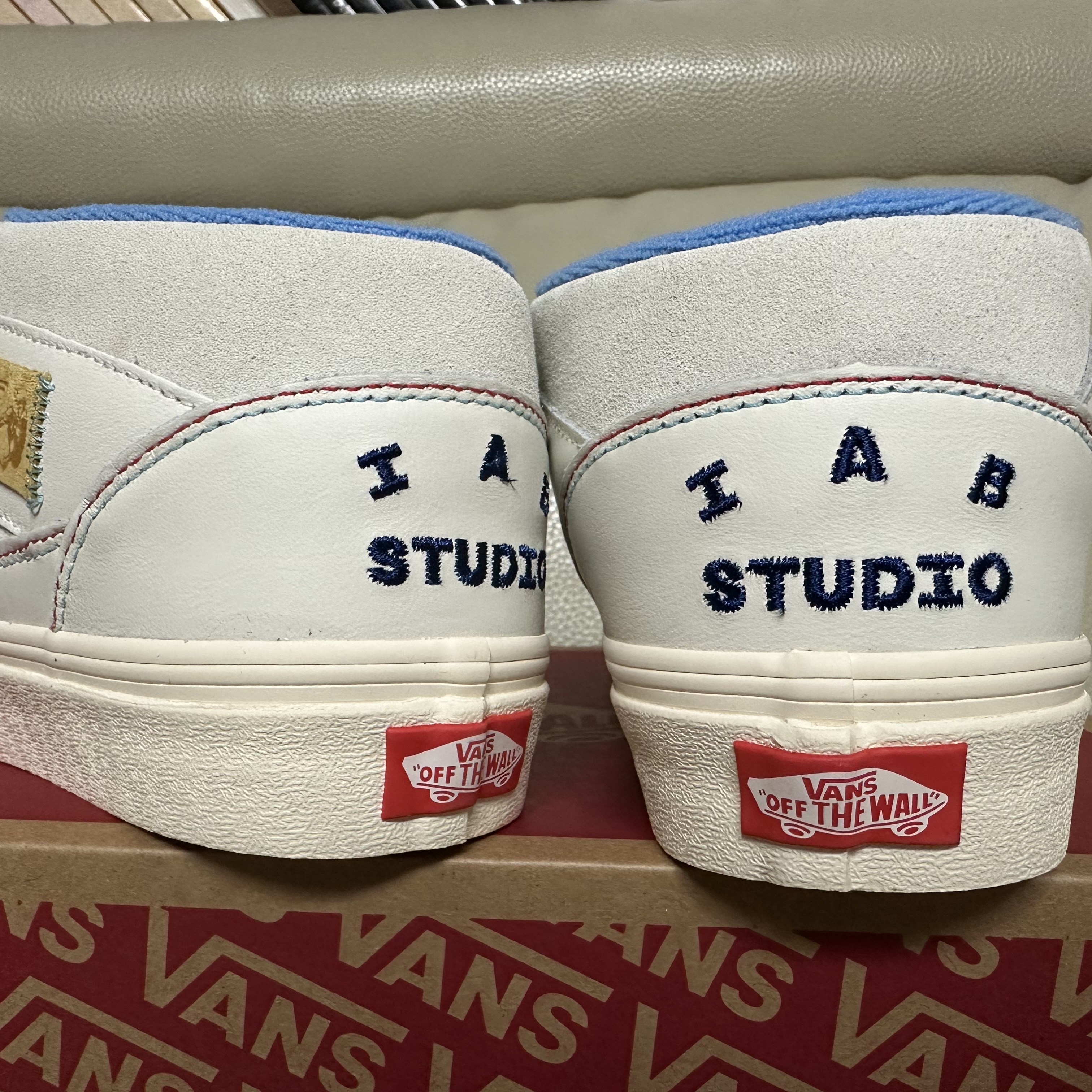 Vans x IAB Studio Half Cab Marshmallow Antique White 착용 스타일