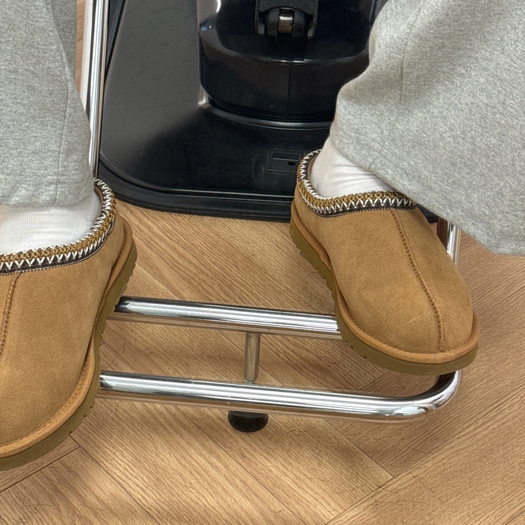UGG Tasman Slipper Chestnut 착용 스타일