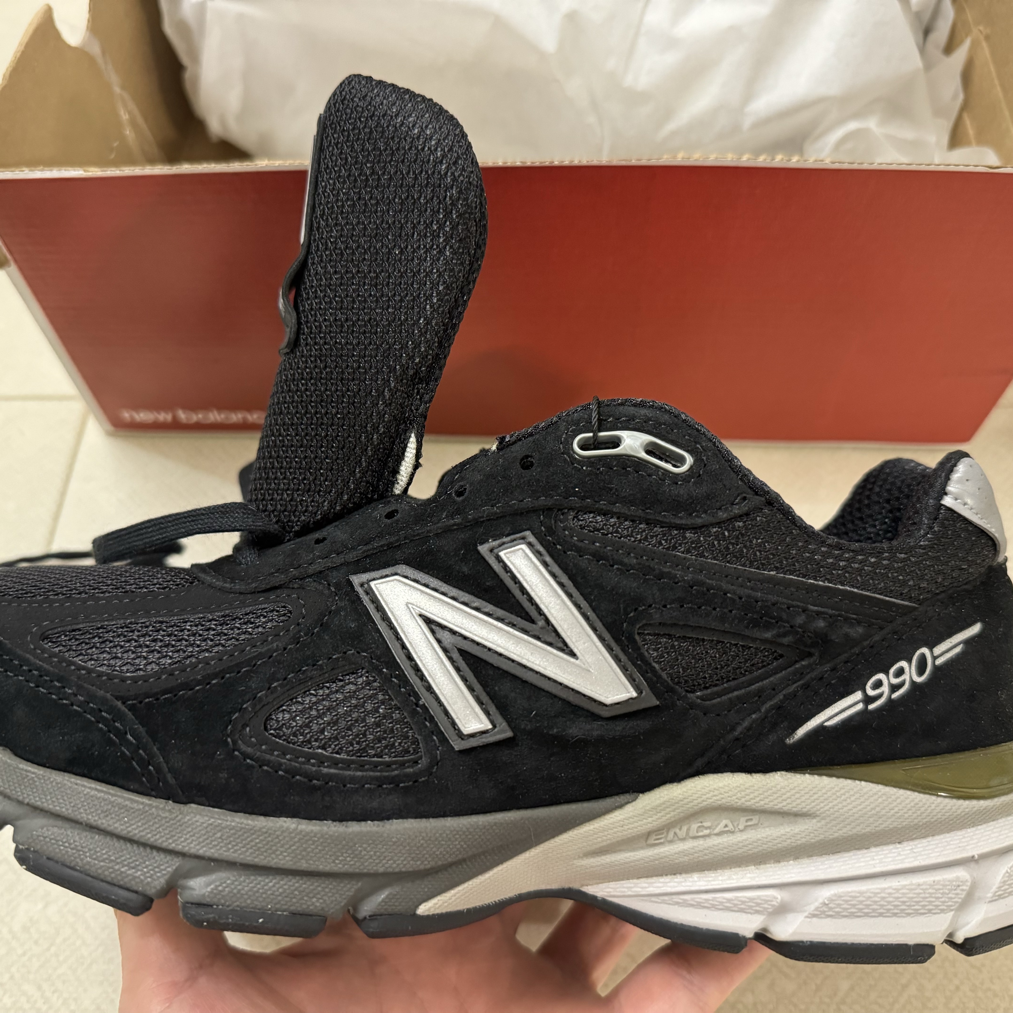 (W) New Balance 990v4 Made in USA Black Silver - B Standard 착용 스타일 - 1