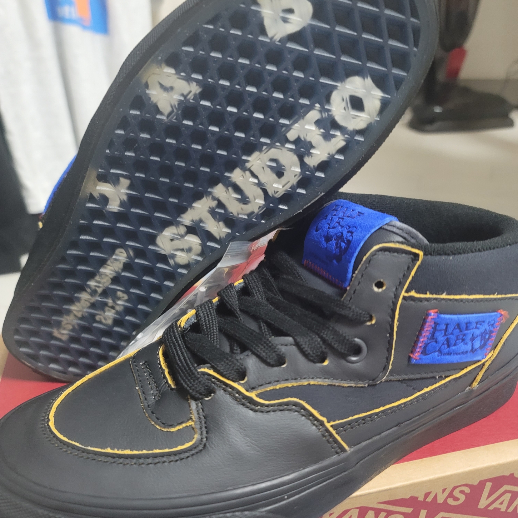 Vans x IAB Studio Half Cab Black Purple 착용 스타일 - 2