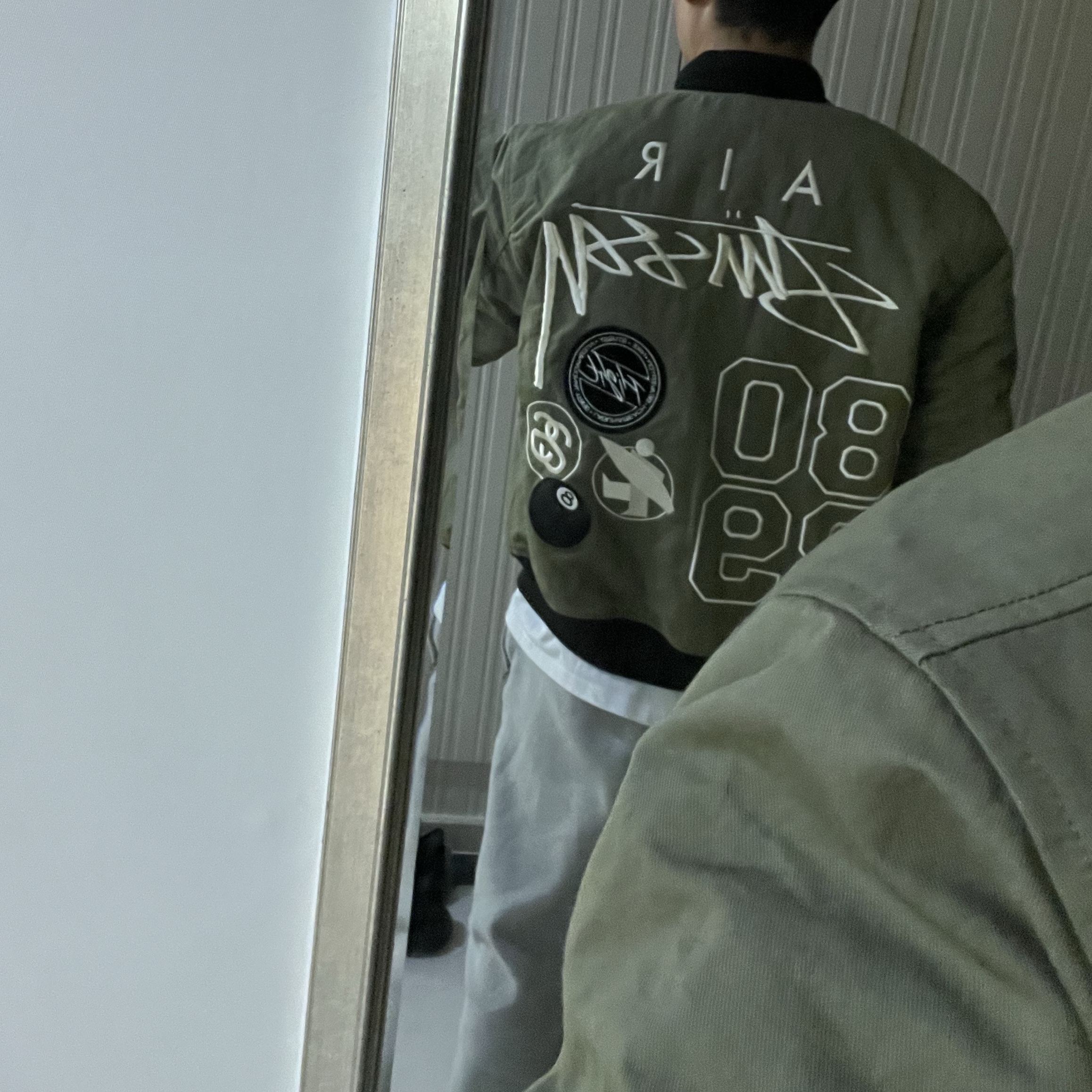 Nike x Stussy Reversible Jacket Medium Olive (FJ9153-222) 착용 스타일 - 2