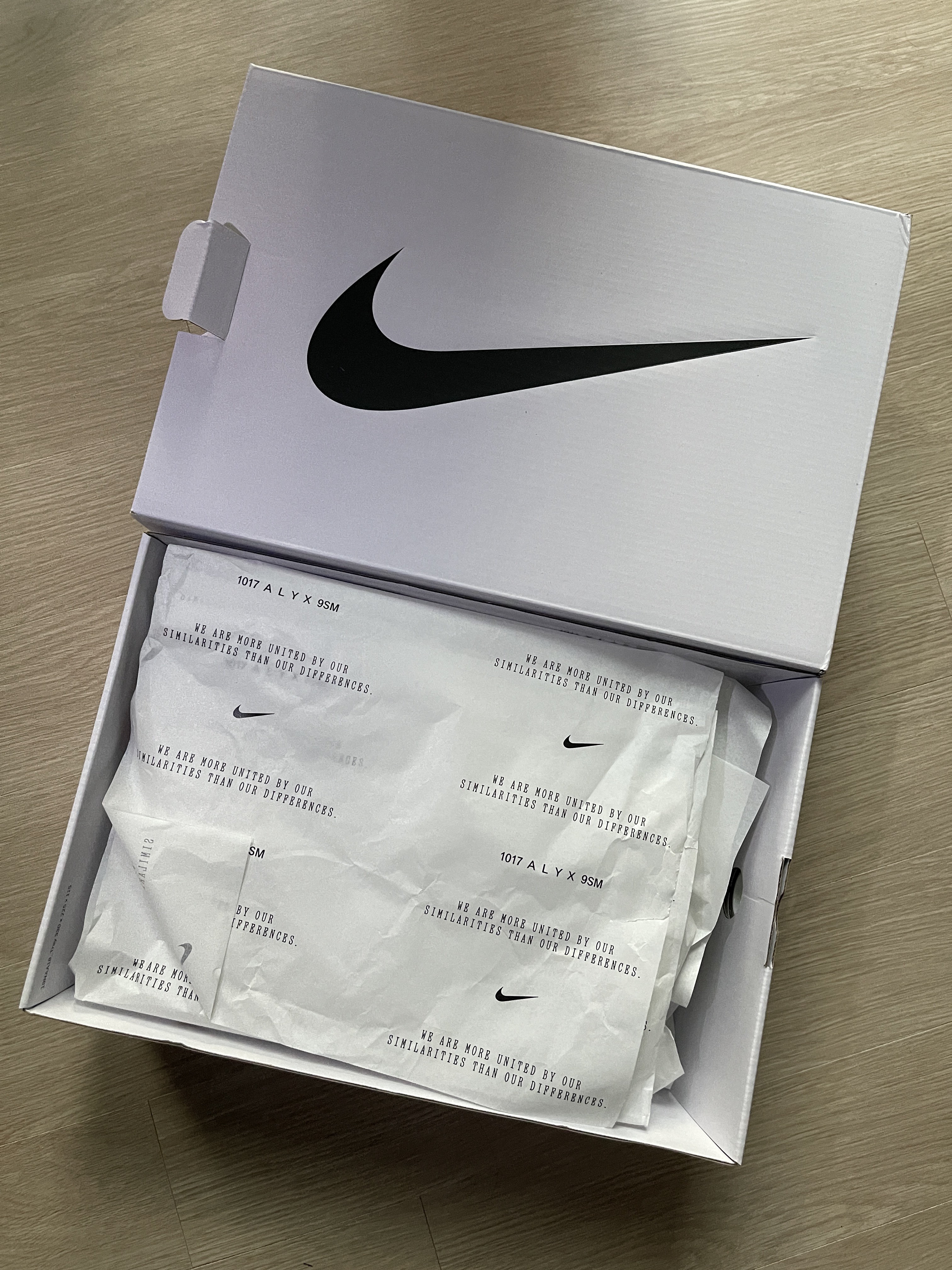 Nike x 1017 Alyx 9SM Air Force 1 Low SP White 착용 스타일 - 1