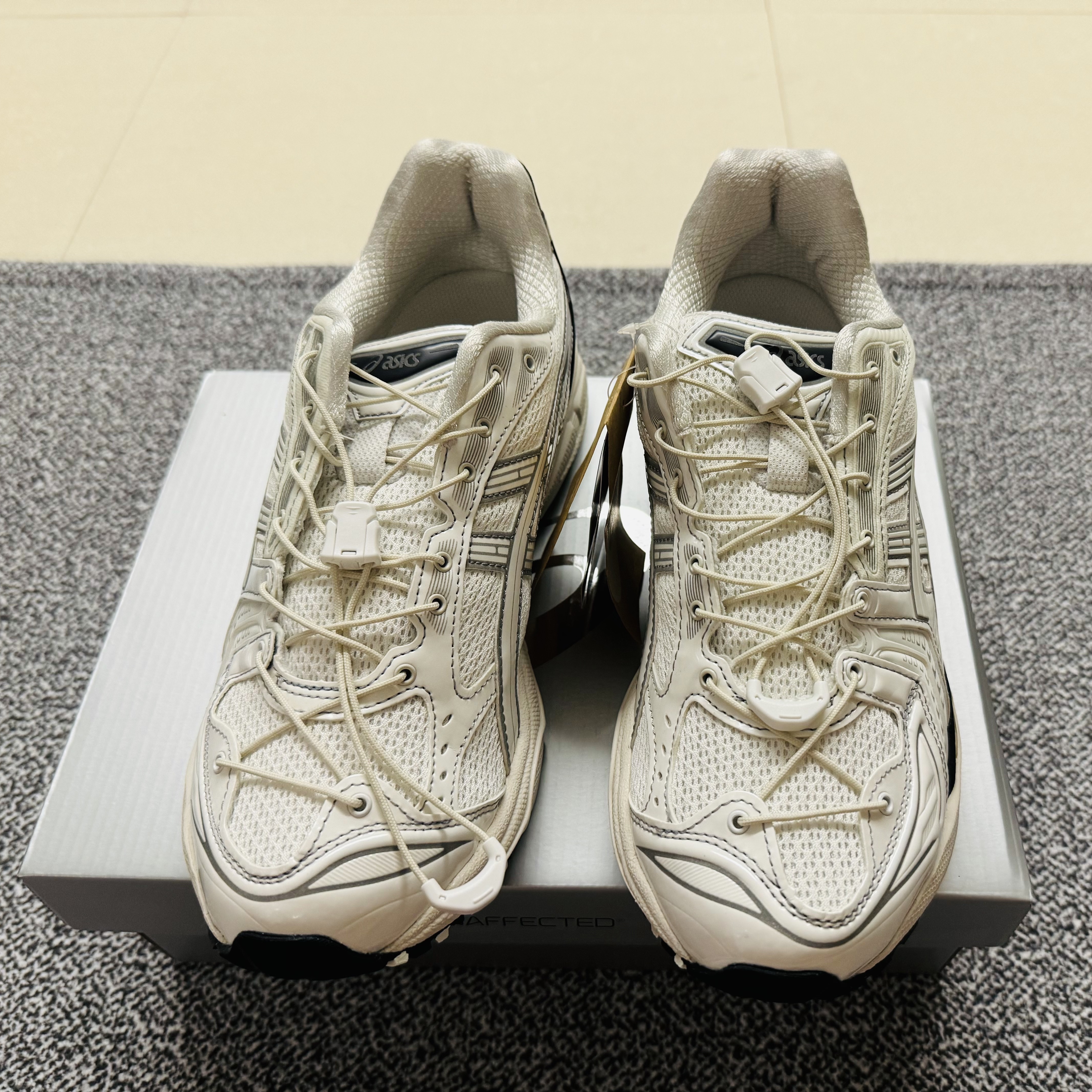 Asics x Unaffected Gel-Kayano 14 Silver Moon, Asics x Unaffected Gel-Kayano 14 Galaxy White 착용 스타일 - 2