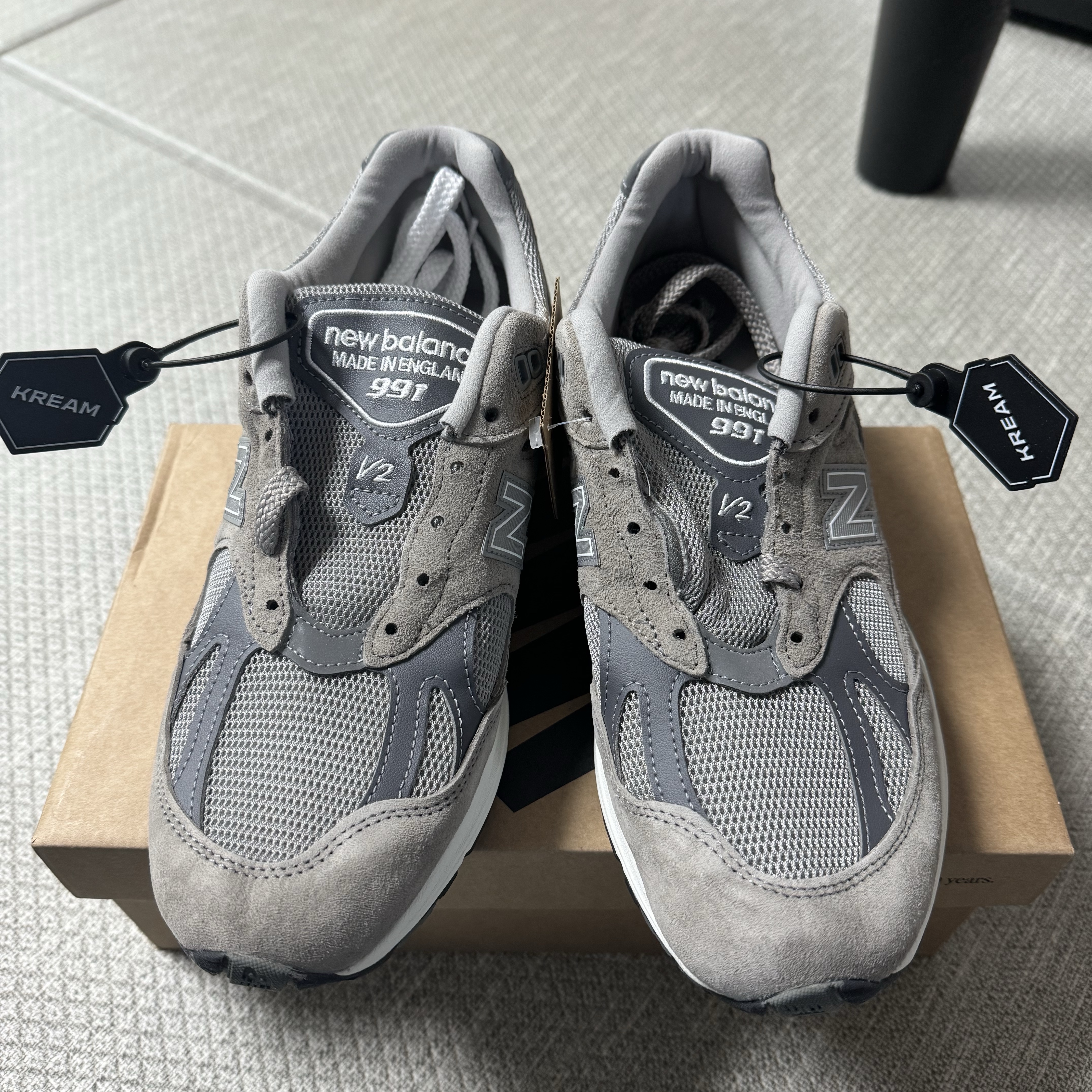 New Balance 991v2 Made in UK Rock Ridge Alloy Silver 착용 스타일 - 2