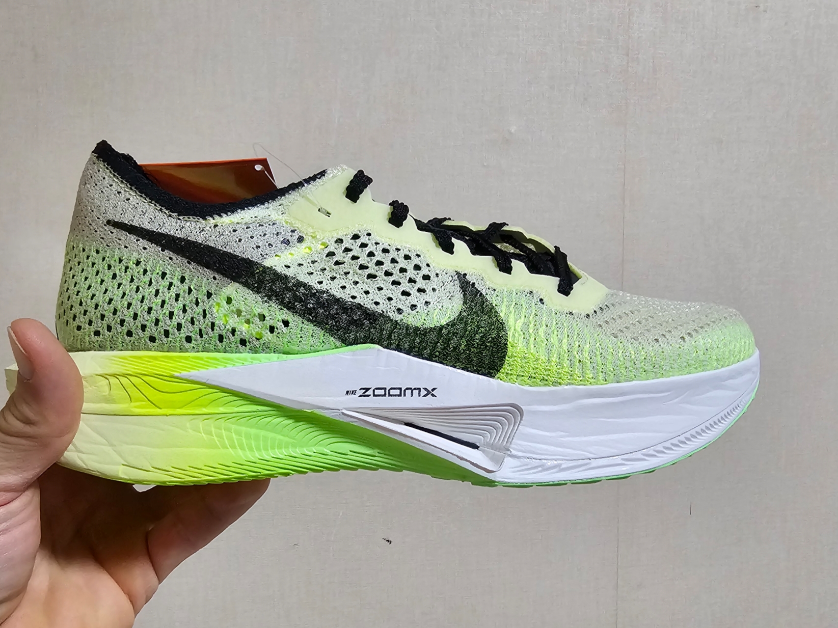 Nike ZoomX Vaporfly Next% 3 FK Luminous Green Black 착용 스타일 - 4