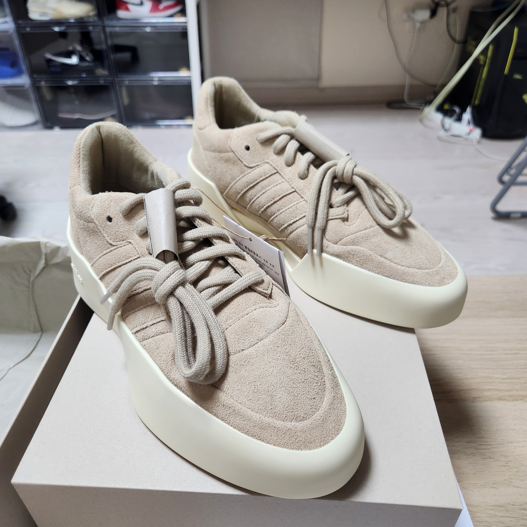 Adidas x Fear of God Athletics 86 Low Clay 착용 스타일 - 7