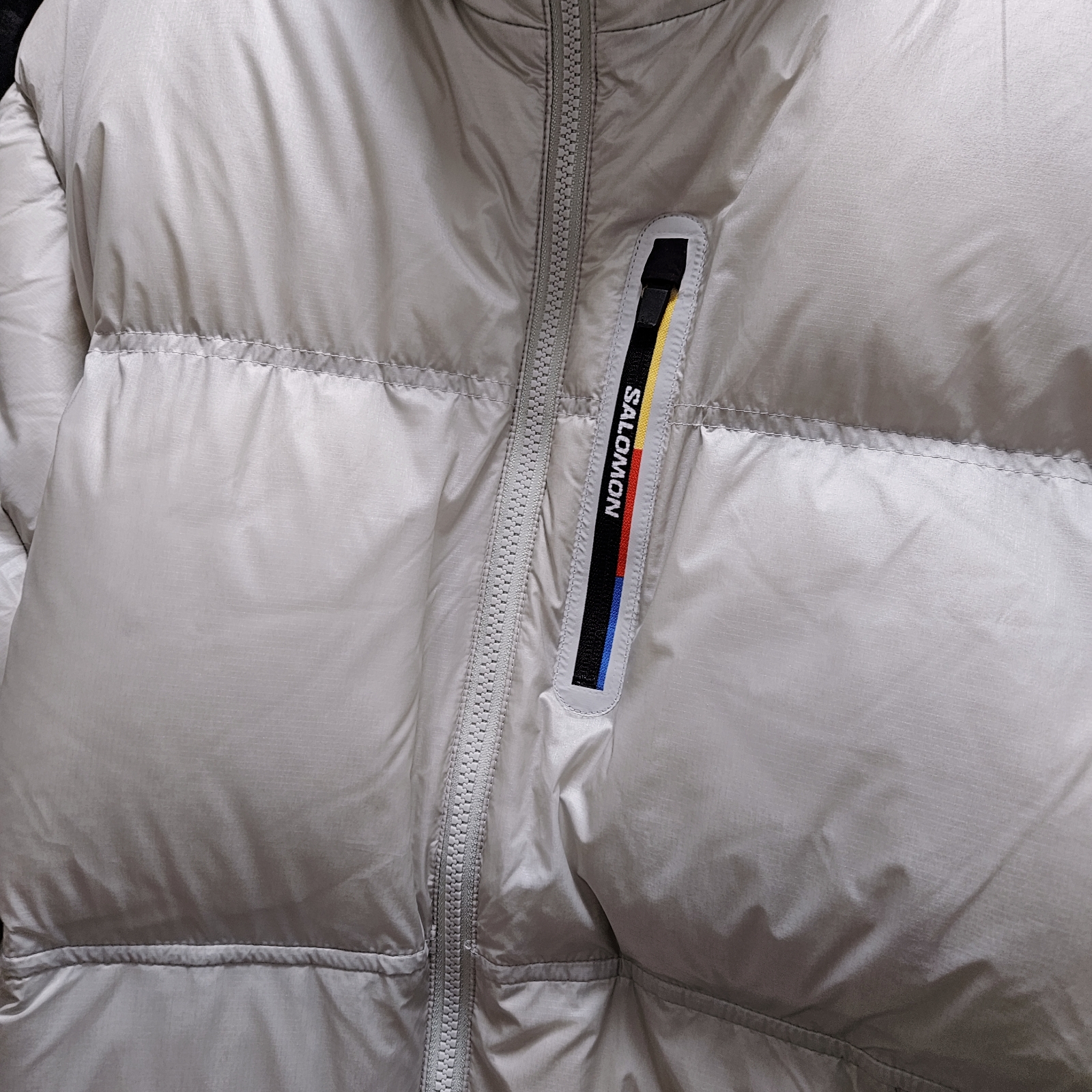 Salomon Contour Down Jacket Light Grey 착용 스타일