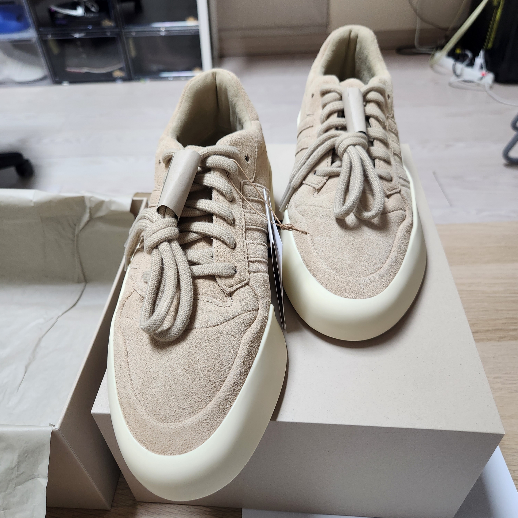 Adidas x Fear of God Athletics 86 Low Clay 착용 스타일 - 8