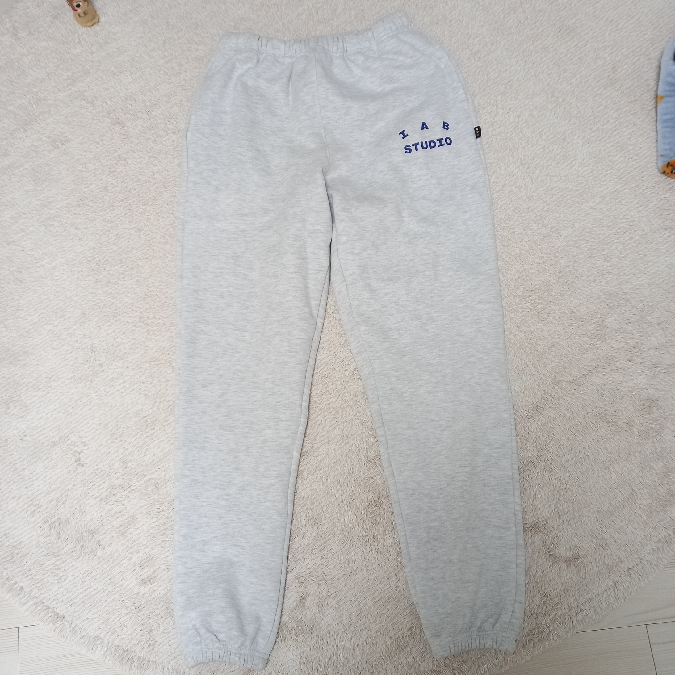 IAB Studio Sweatpants Light Gray 착용 스타일 - 2