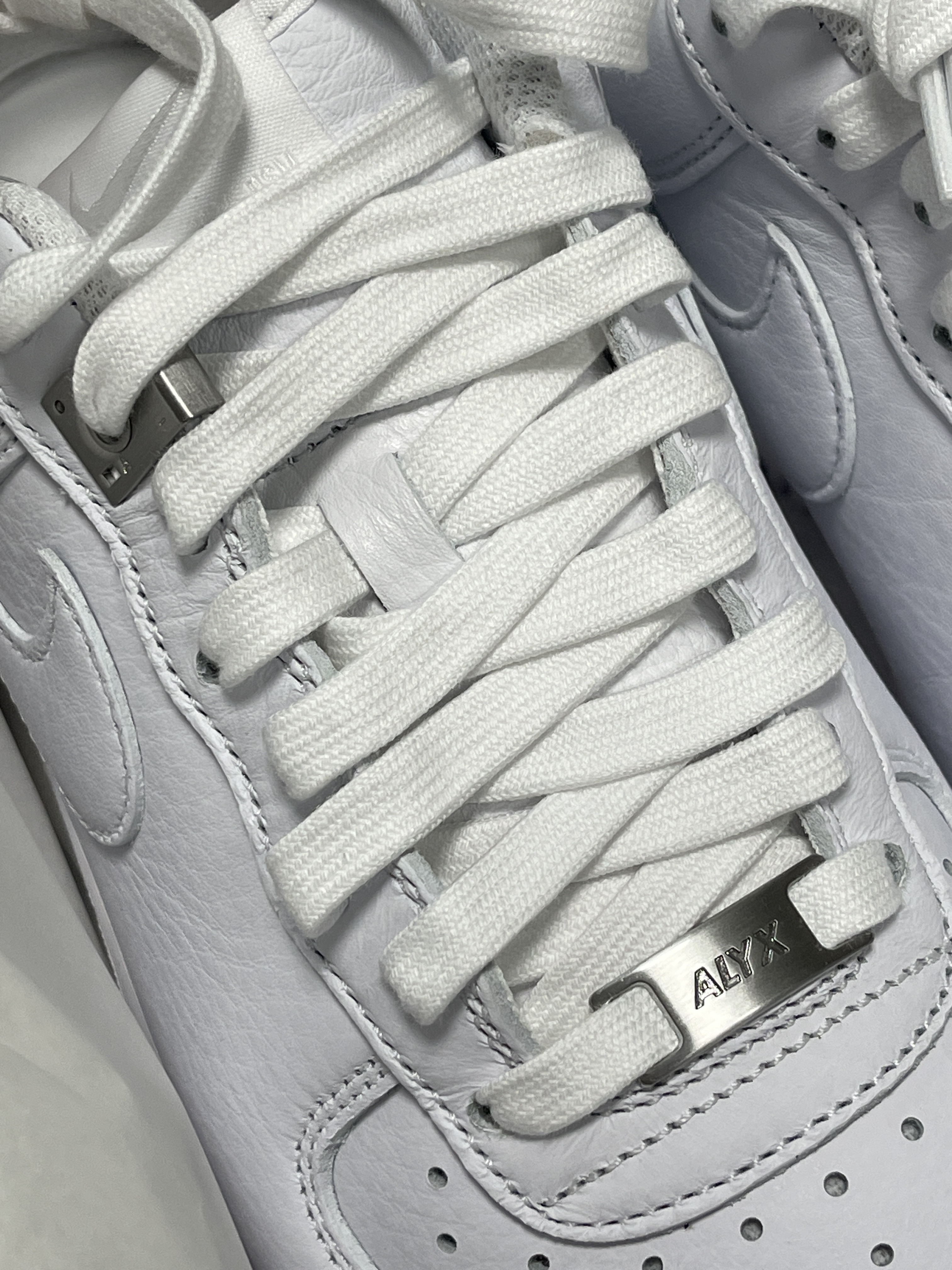 Nike x 1017 Alyx 9SM Air Force 1 Low SP White 착용 스타일 - 5
