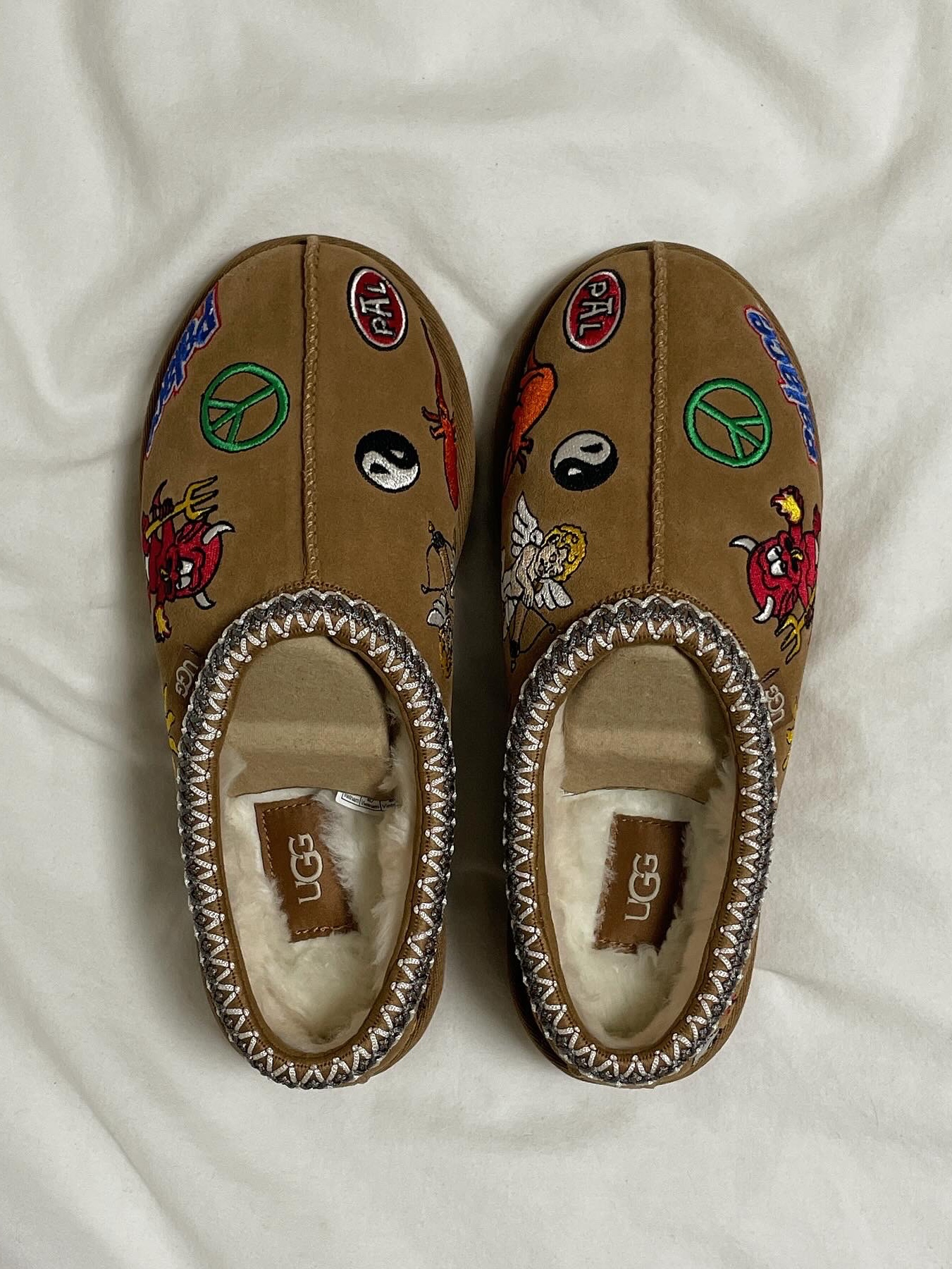 UGG x Palace Tasman Slipper Chestnut 착용 스타일 - 1
