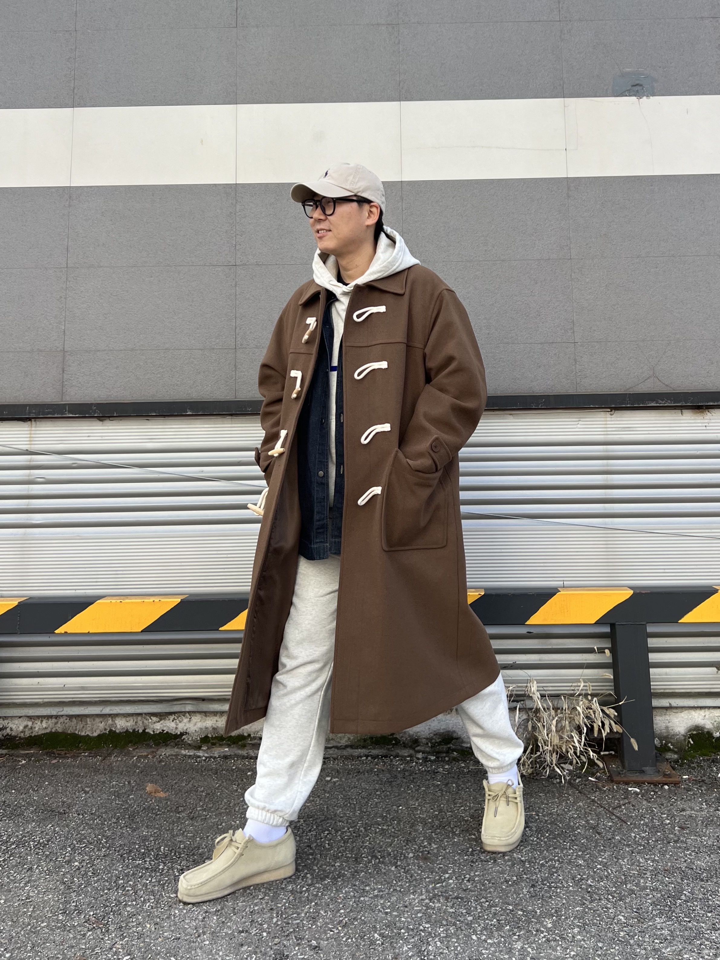 Clarks Wallabee Maple Suede 착용 스타일 - 1