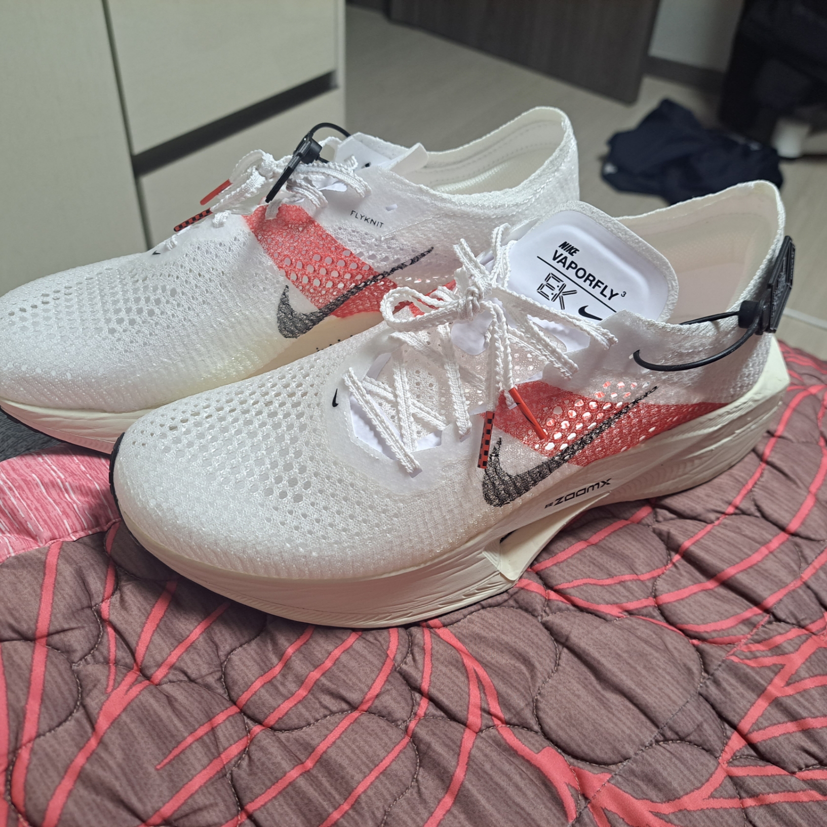 Nike ZoomX Vaporfly Next% 3 Eliud Kipchoge 착용 스타일