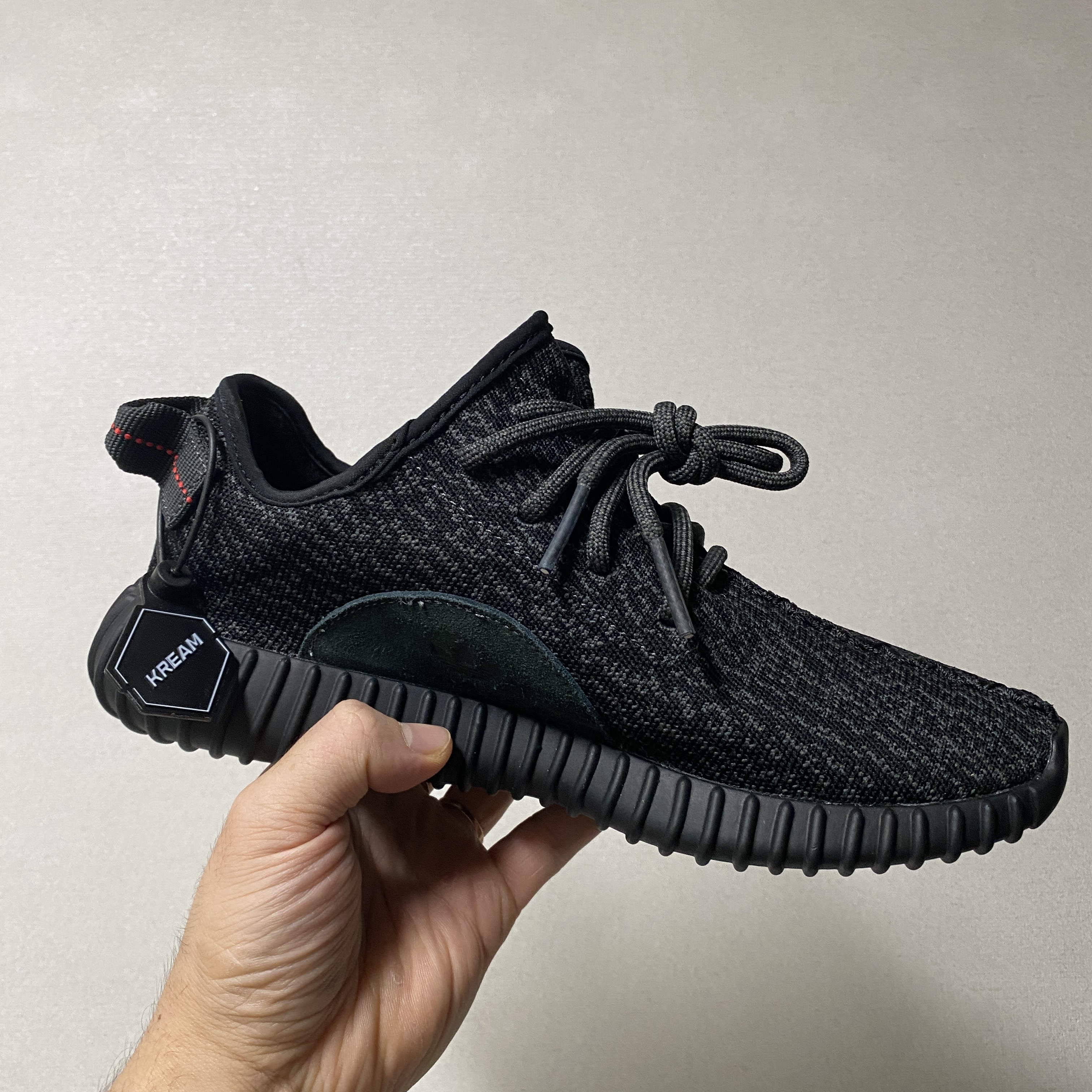 Adidas Yeezy Boost 350 Pirate Black 2023 착용 스타일