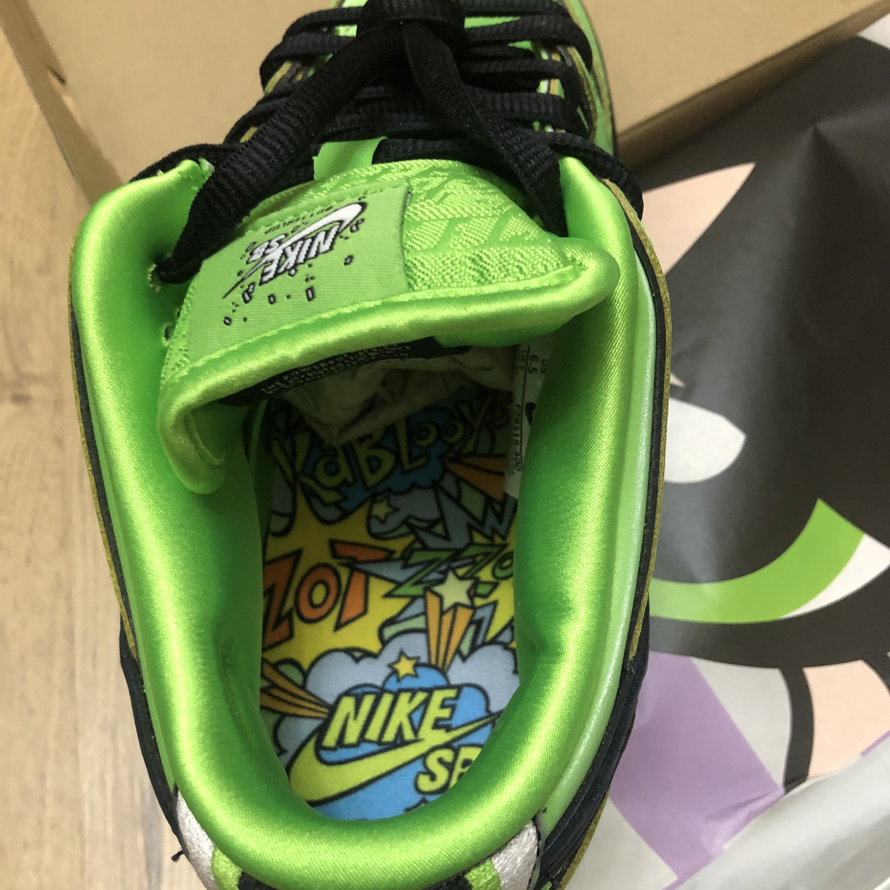 Nike x The Powerpuff Girls SB Dunk Low Pro QS Buttercup 착용 스타일 - 2