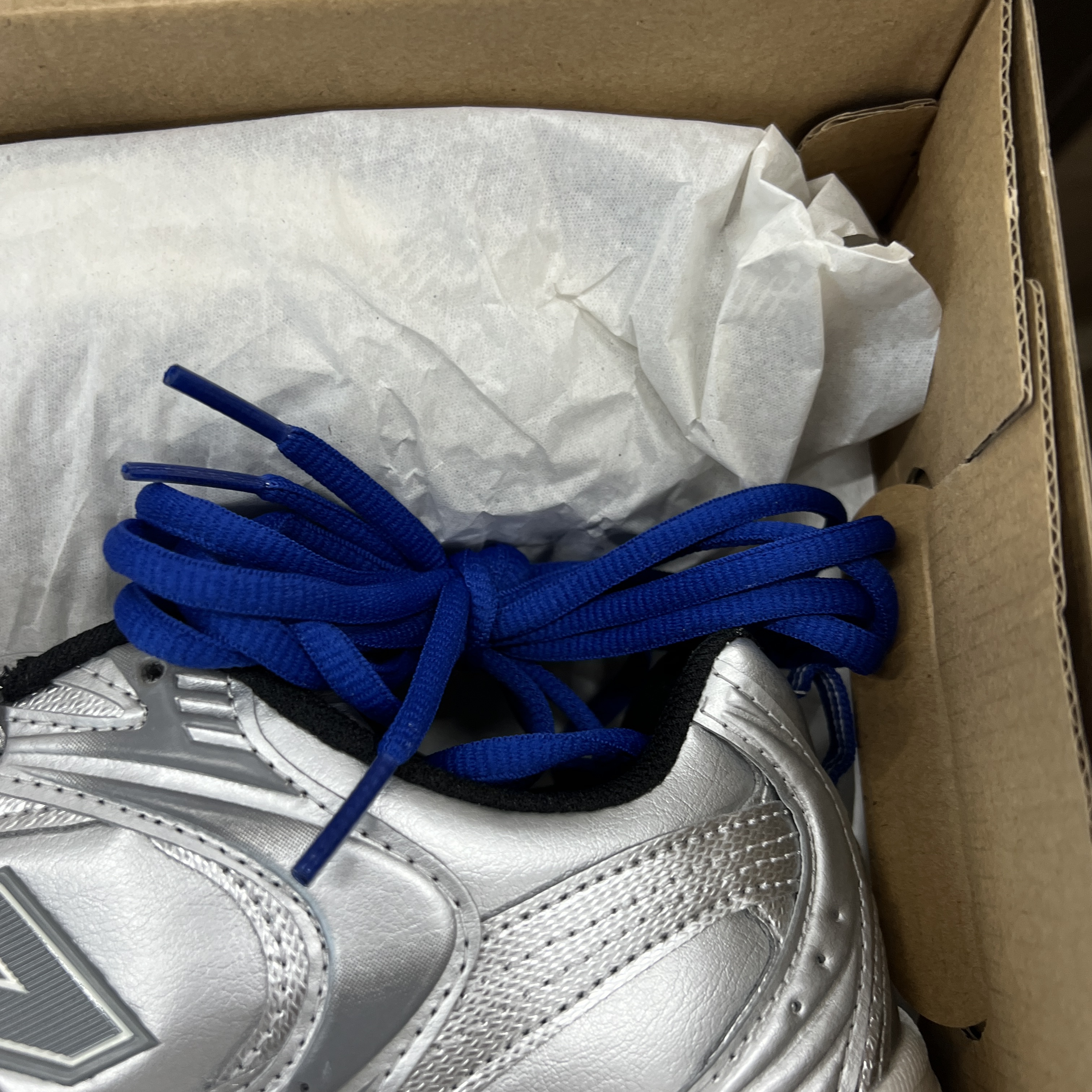 New Balance x Yeseyesee 530 Silver Royal Blue 착용 스타일 - 3