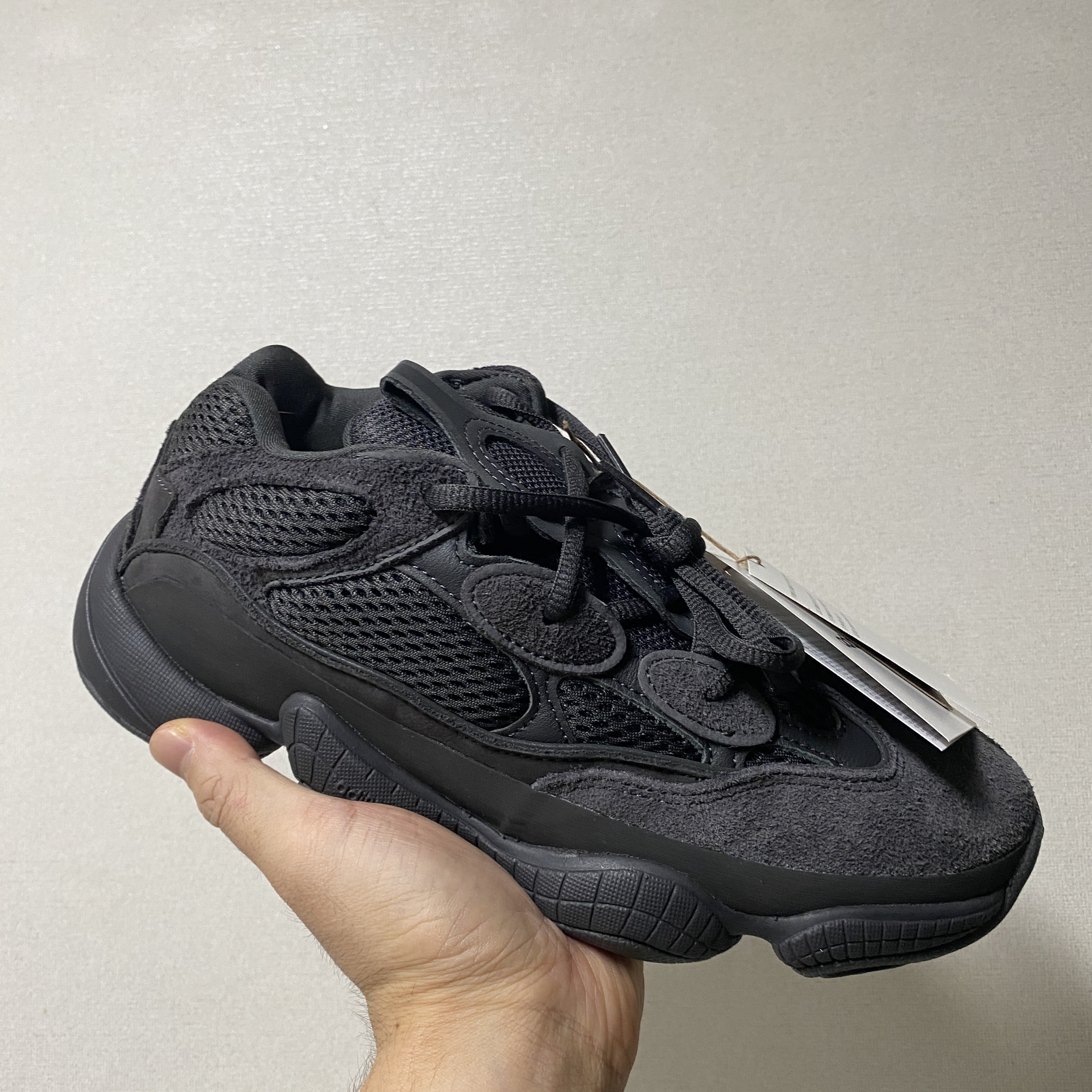 Adidas Yeezy 500 Utility Black 2022/2023 착용 스타일