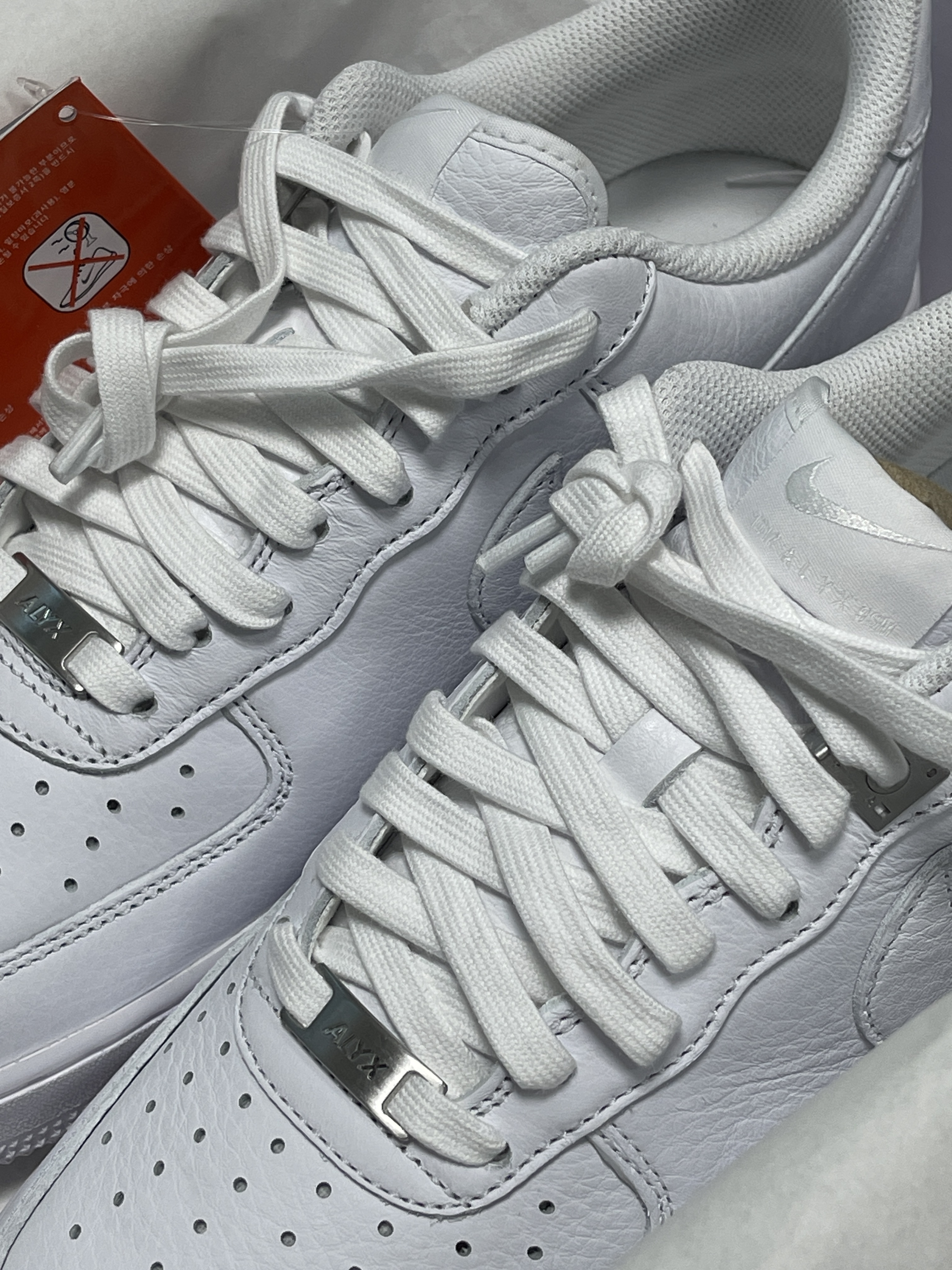 Nike x 1017 Alyx 9SM Air Force 1 Low SP White 착용 스타일 - 4