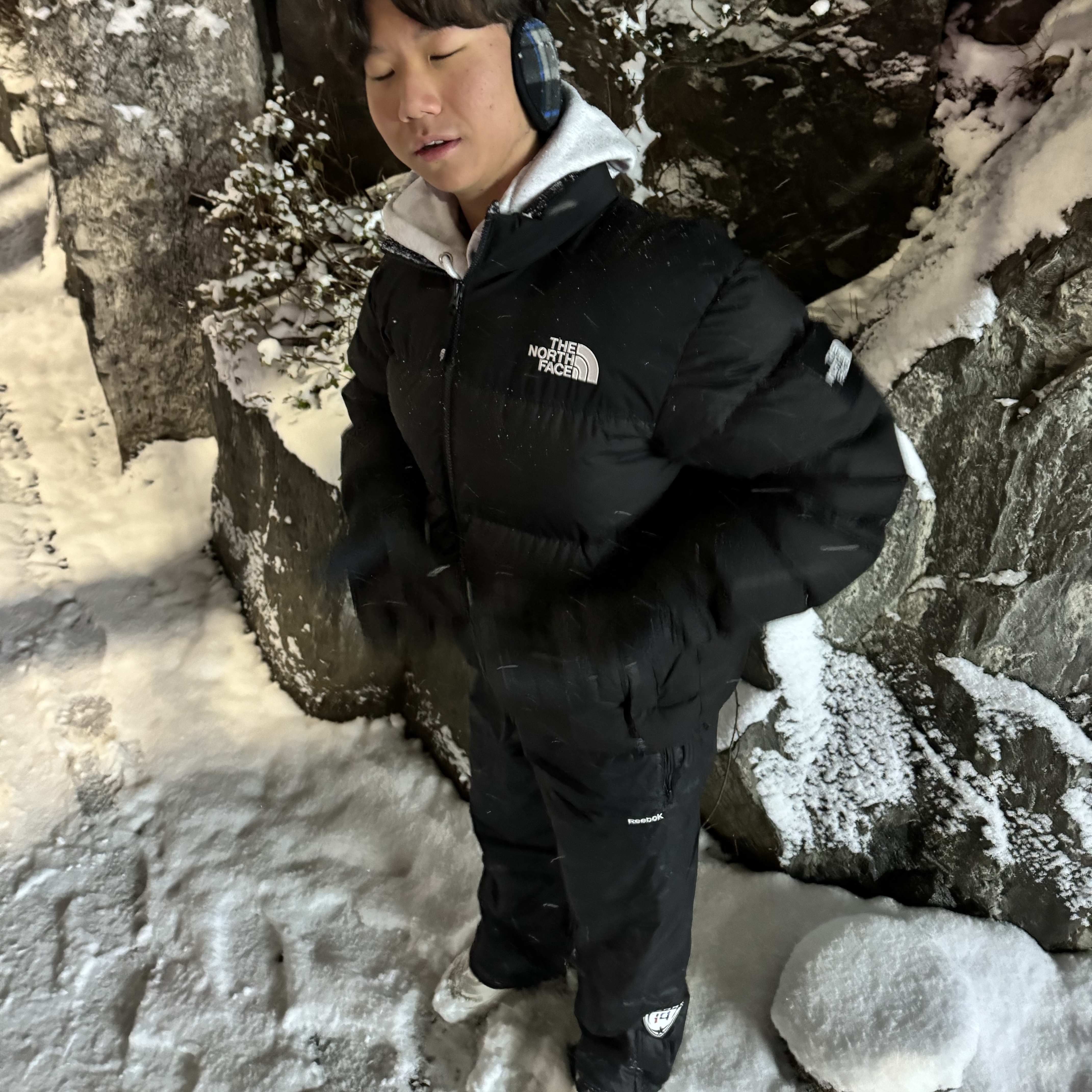 The North Face 1996 Retro Nuptse Down Jacket TNF Black 착용 스타일 - 1
