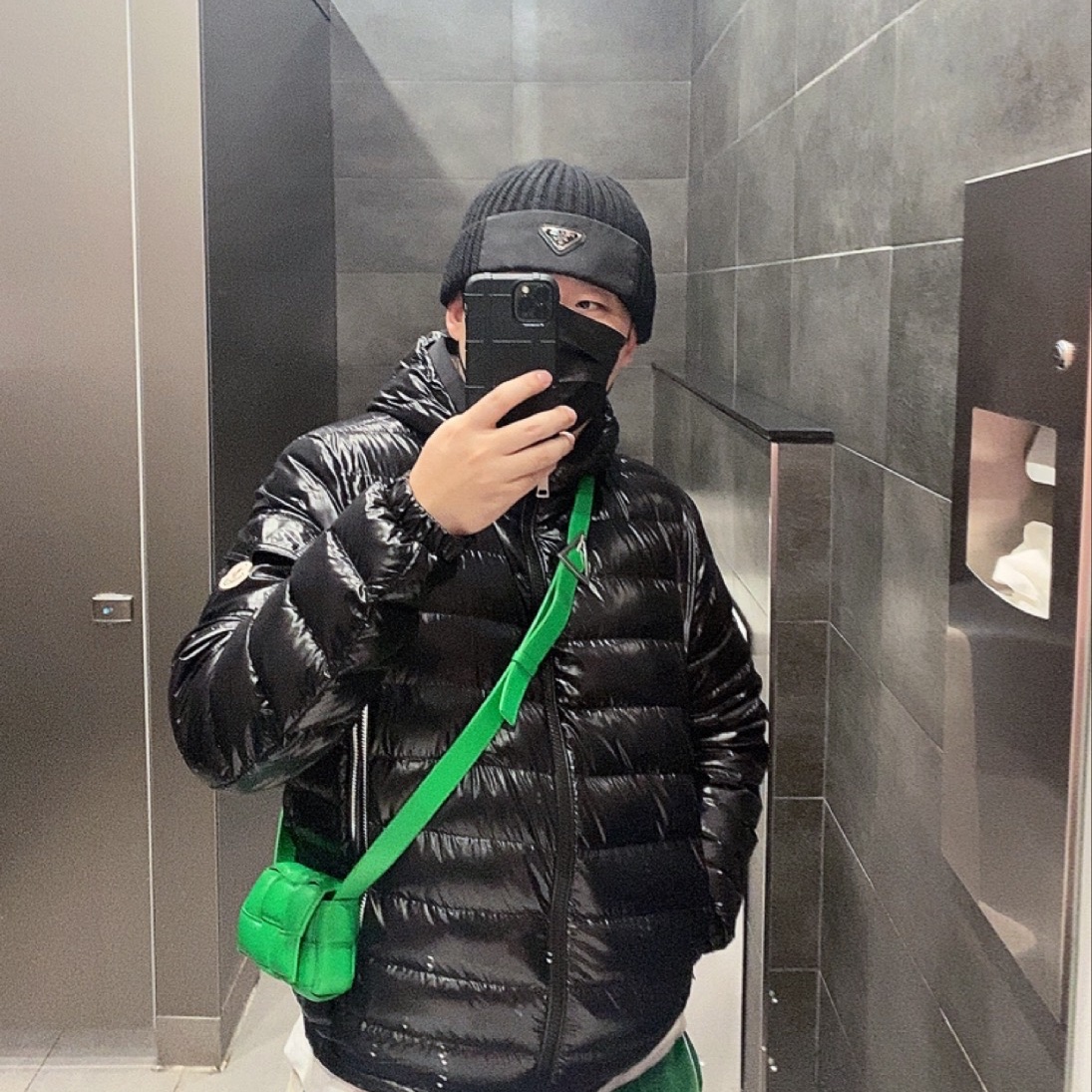 Bottega Veneta Candy Padded Cassette Parakeet, Moncler Galion Short Down Jacket Black - 22SS 착용 스타일