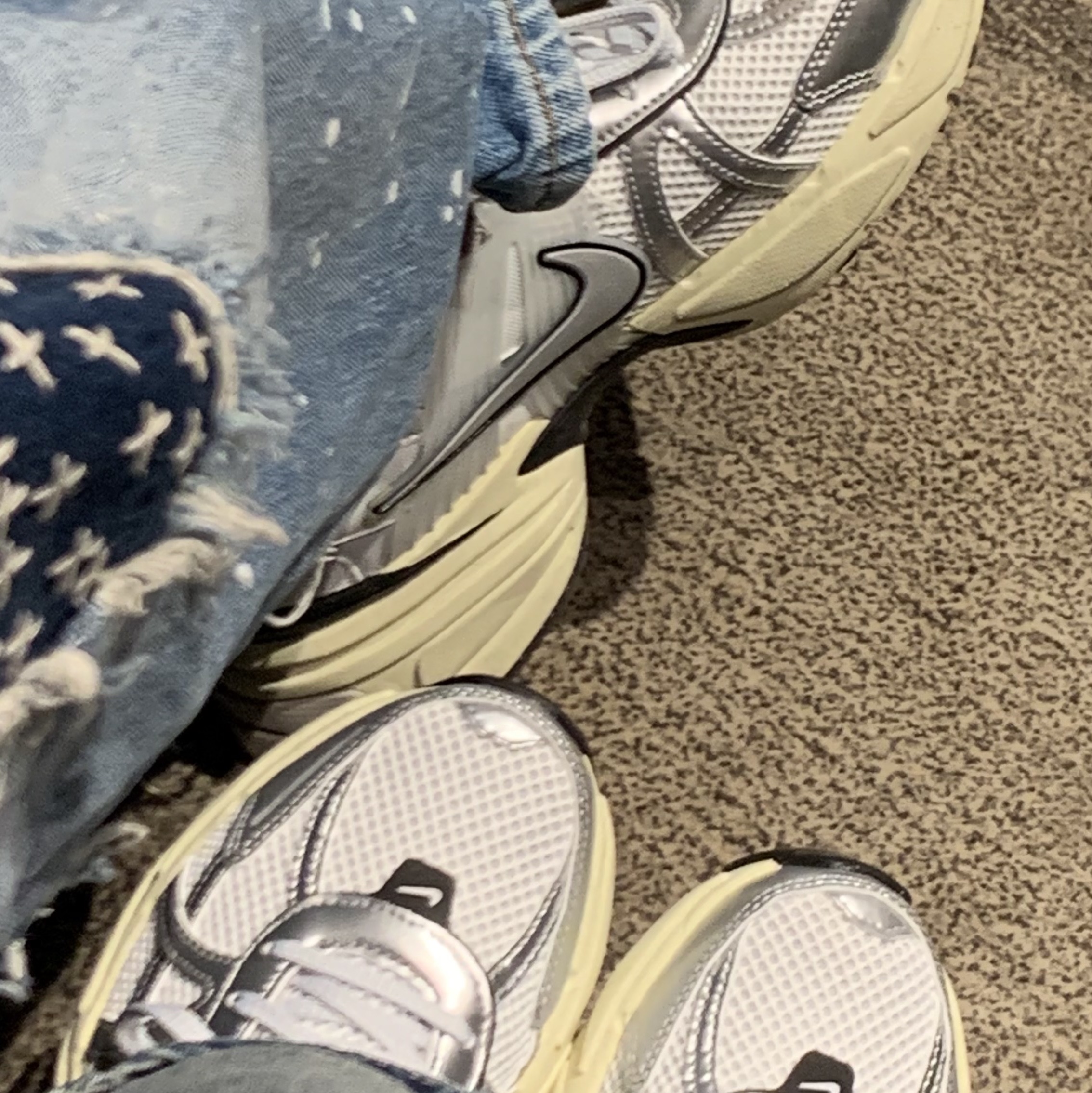 Nike V2K Run Summit White Metallic Silver, Zara x Ader Error Patchwork Jeans Blue 착용 스타일