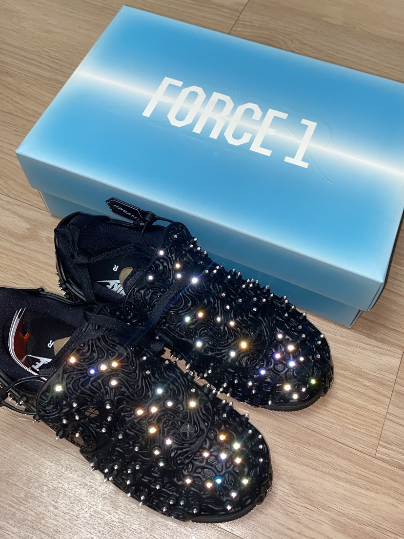 (W) Nike x Swarovski Air Force 1 LXX Triple Black 착용 스타일 - 1