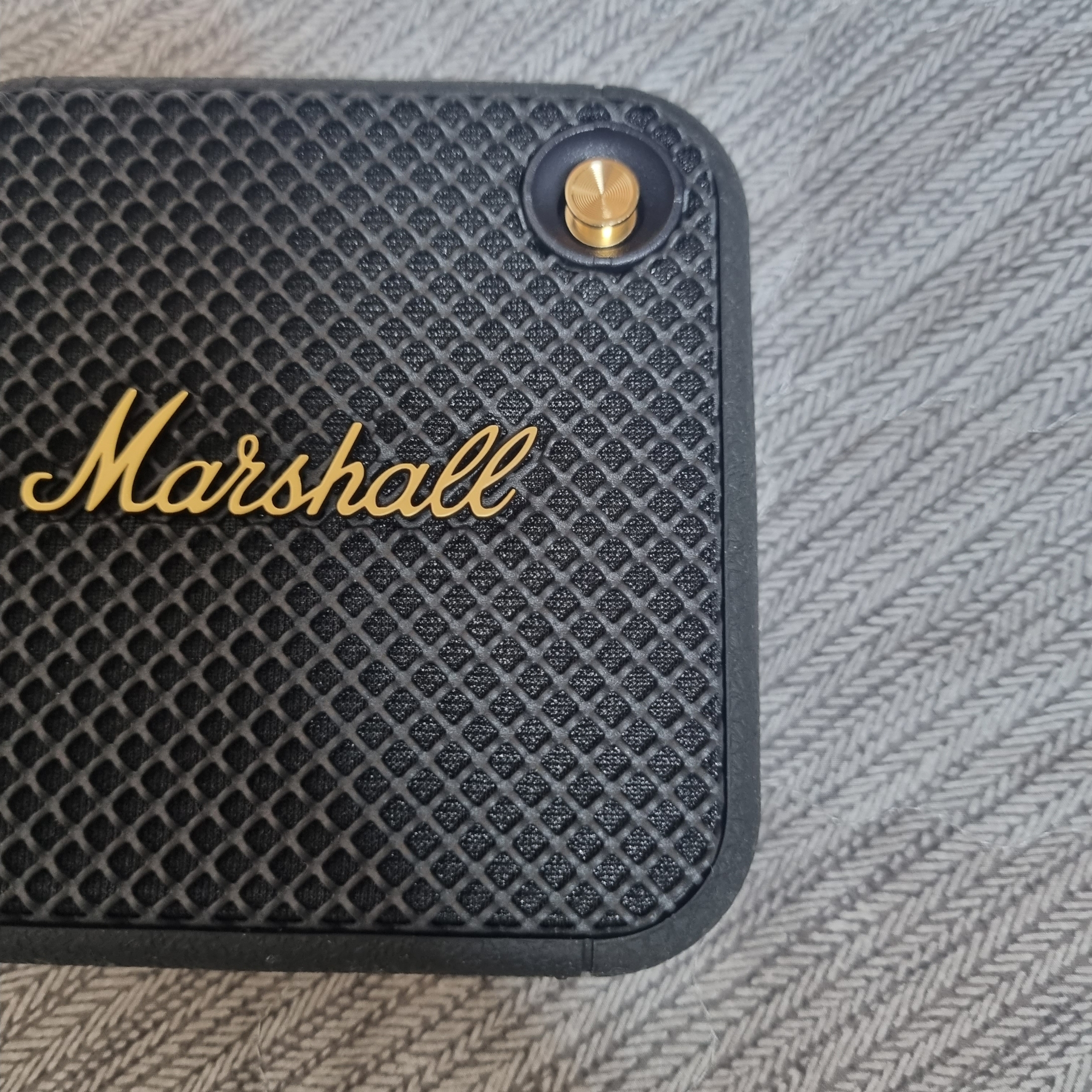 Marshall Willen Black & Brass (Korean Ver.) 착용 스타일 - 2
