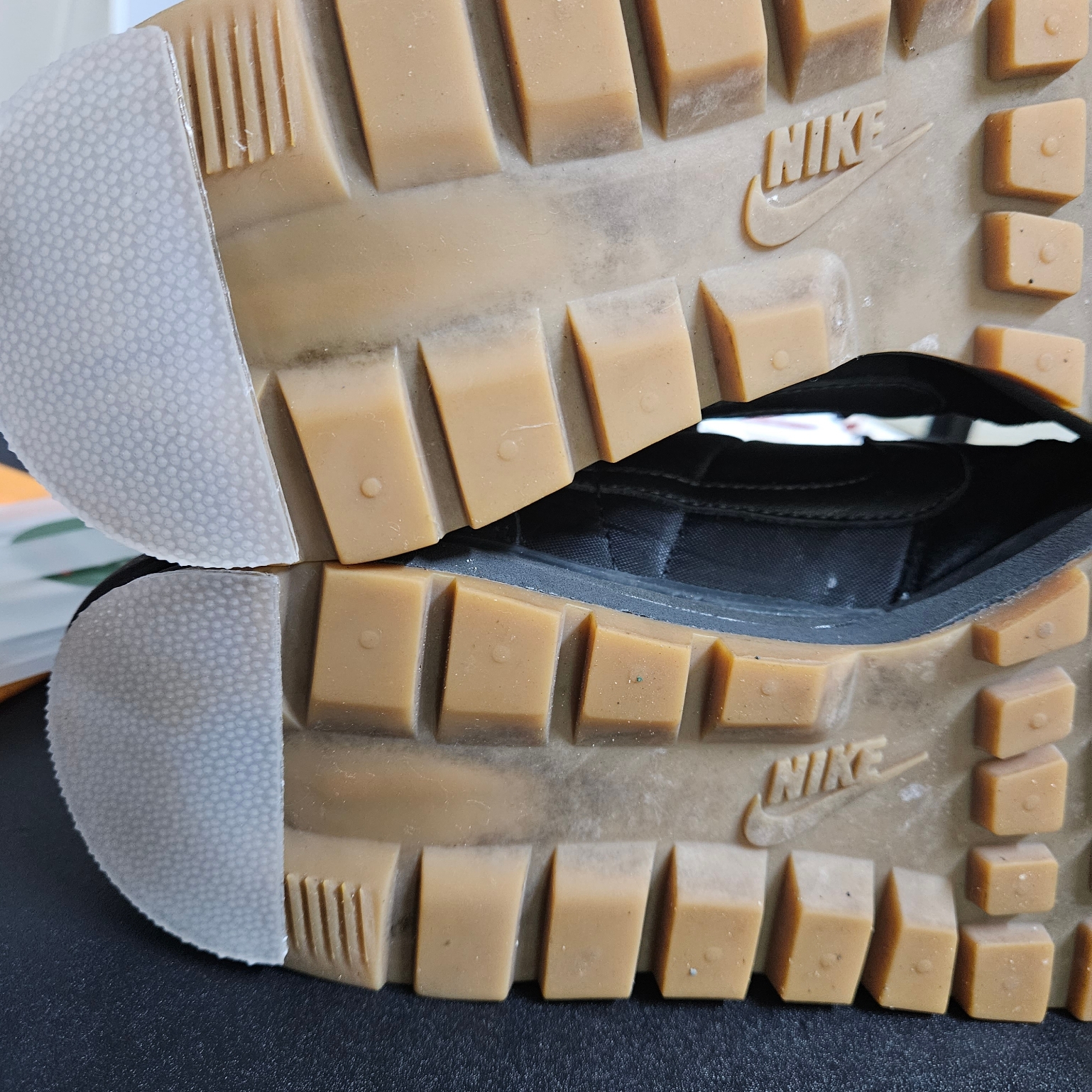 Jordan 6 x Travis Scott Retro Olive 착용 스타일 - 2