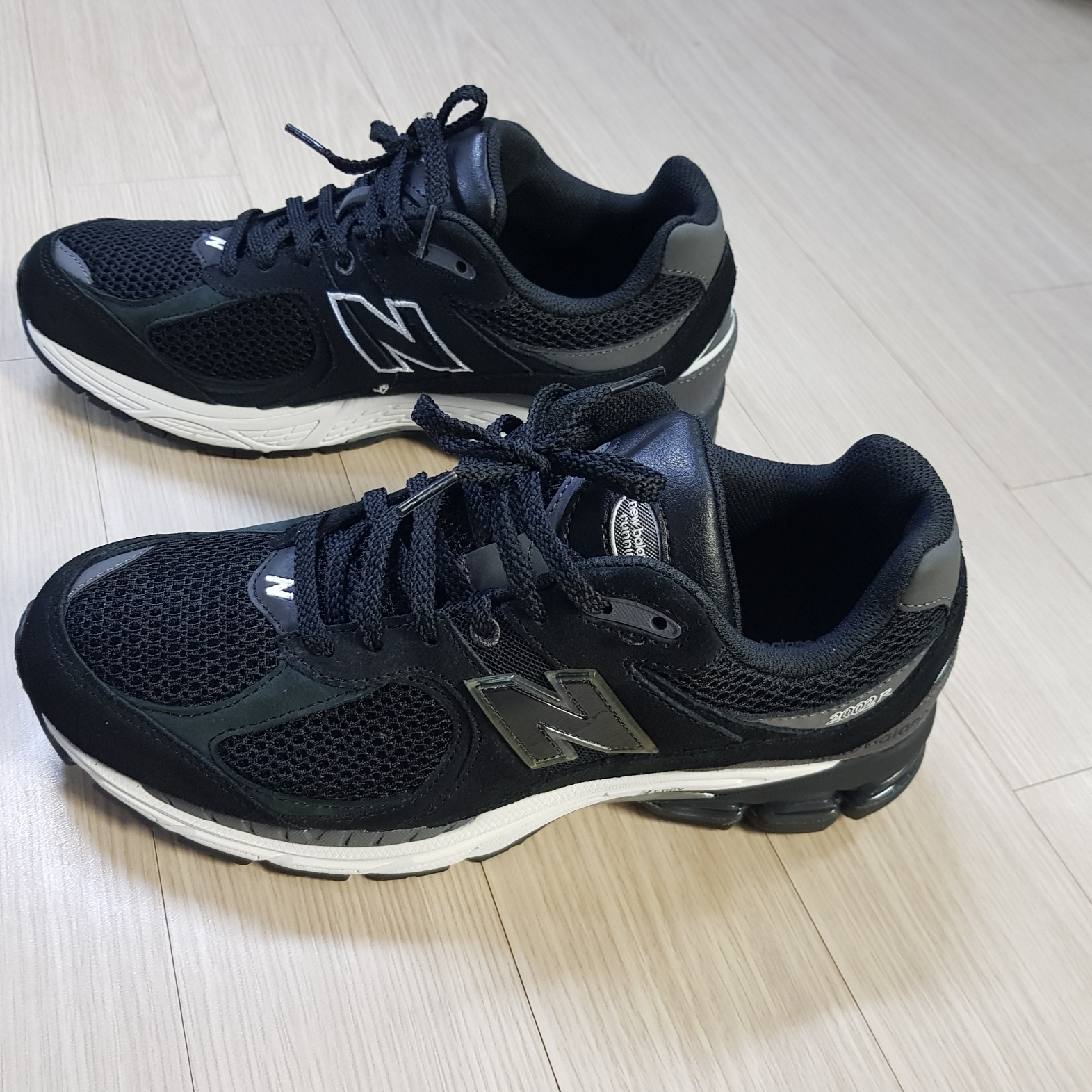 New Balance 2002R Black - JD Sports Exclusive 착용 스타일 - 2