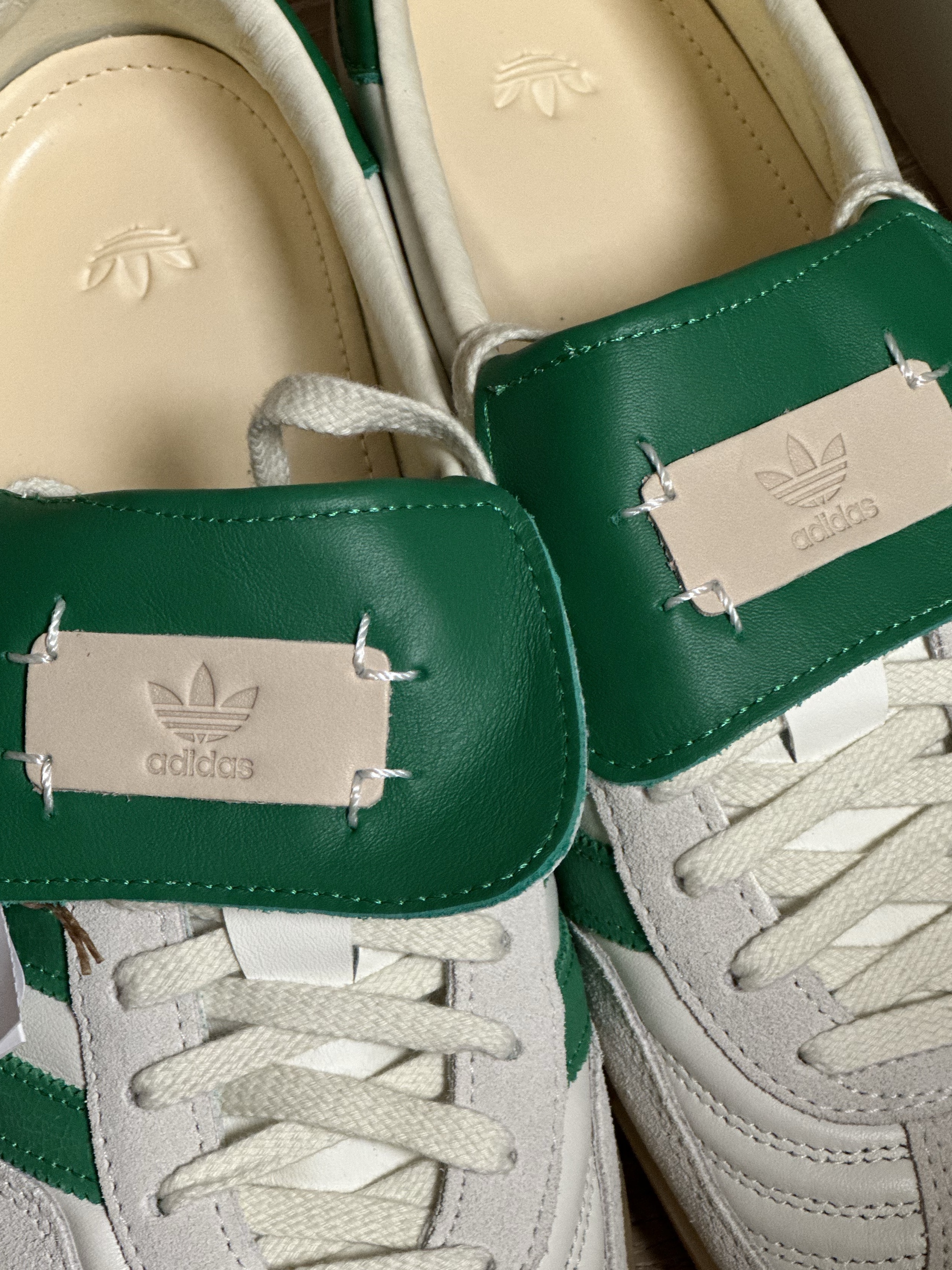 Adidas x Foot Industry Gazelle Indoor Off White Green 착용 스타일 - 5