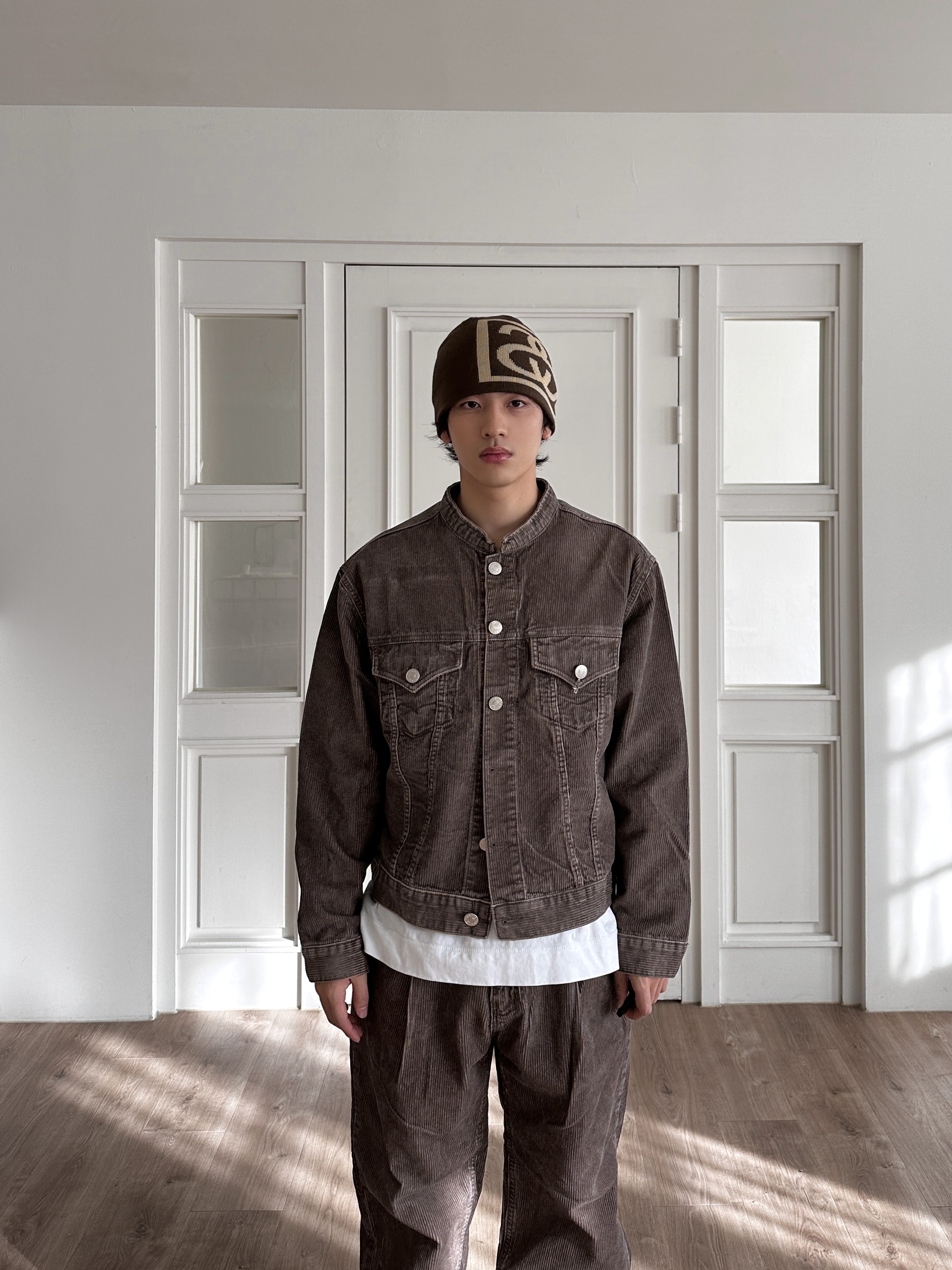 Stussy SS Link Skullcap Beanie Brown, Vans Era Leopard True White 착용 스타일 - 5
