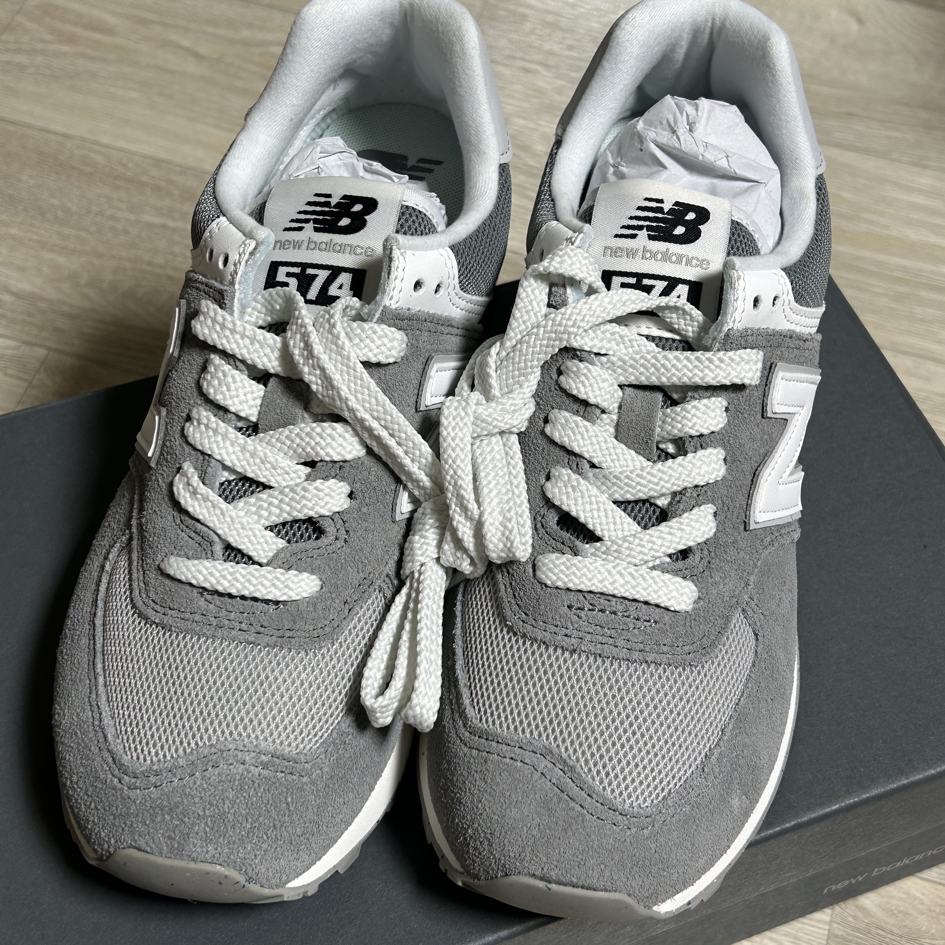 New Balance 574 Grey 착용 스타일 - 2