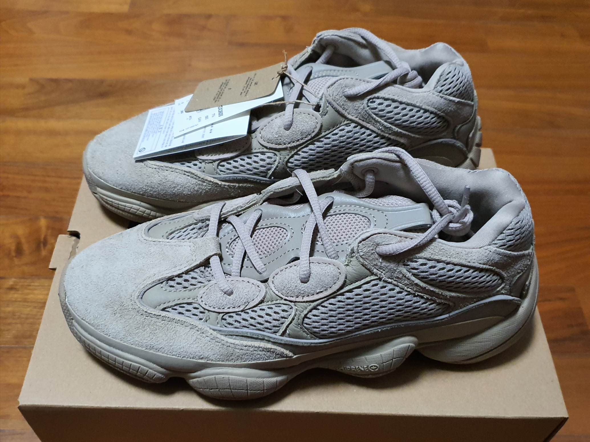 Adidas Yeezy 500 Stone 착용 스타일